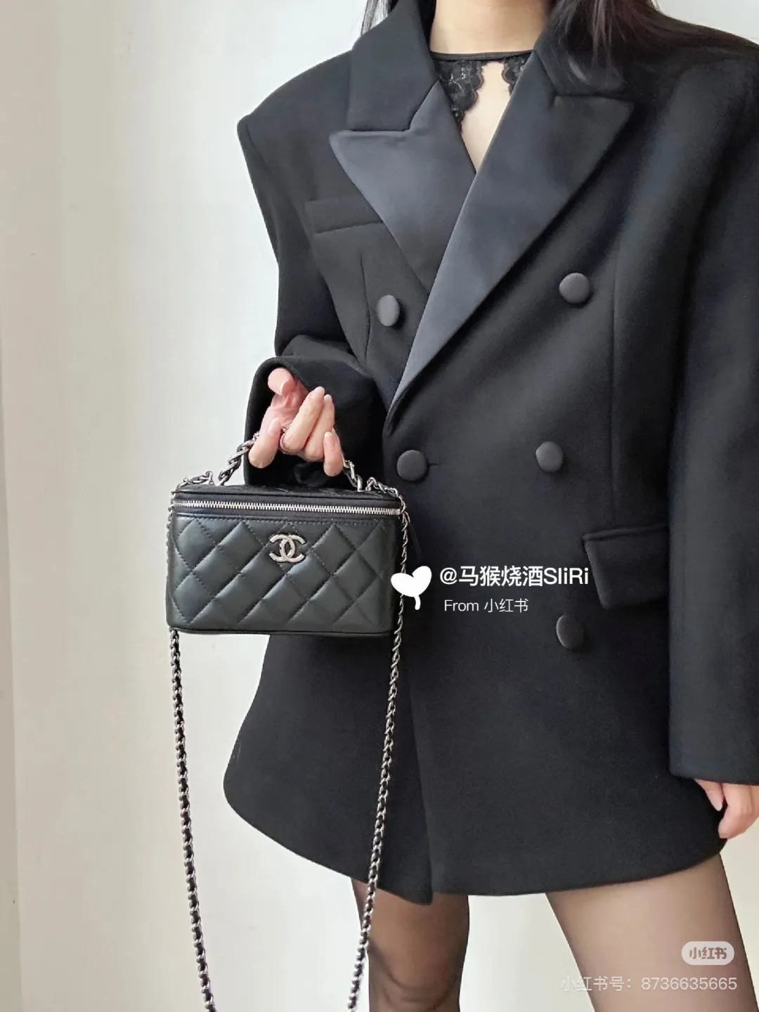 Chanel Quilted Vanity Case Bag D31018282 — view 4