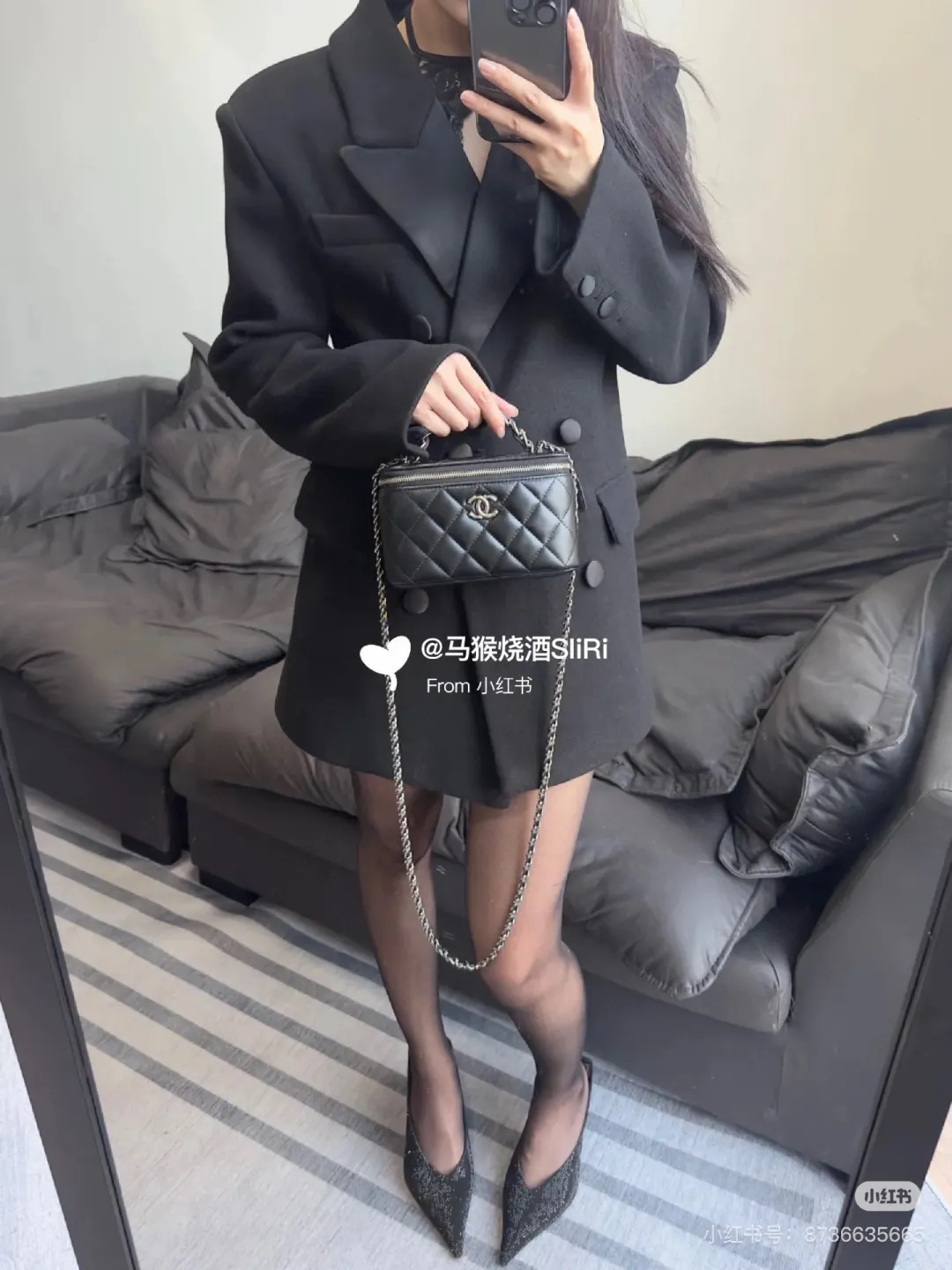 Chanel Quilted Vanity Case Bag D31018282 — view 6