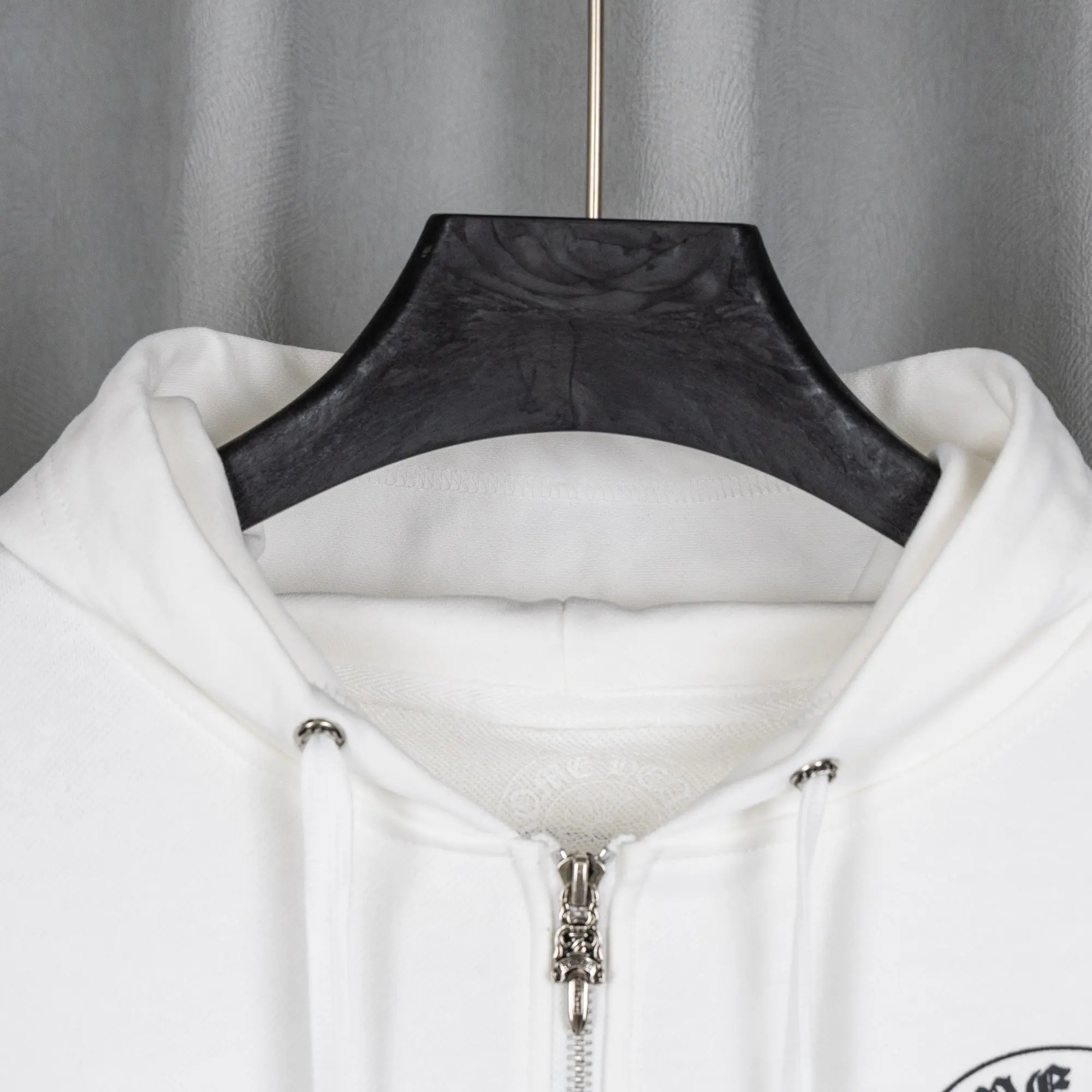 Embroidered Logo Zip-Up Hoodie D22521061 — view 4