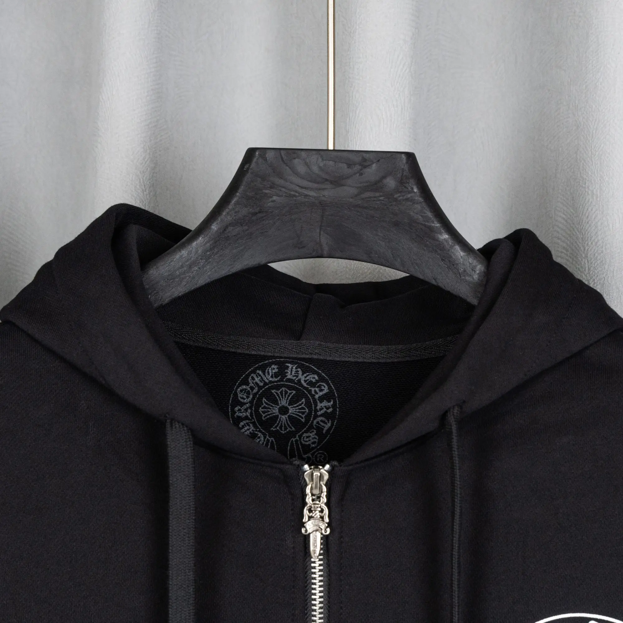 Logo Embroidery Zip-Up Hoodie D22521056 — view 9