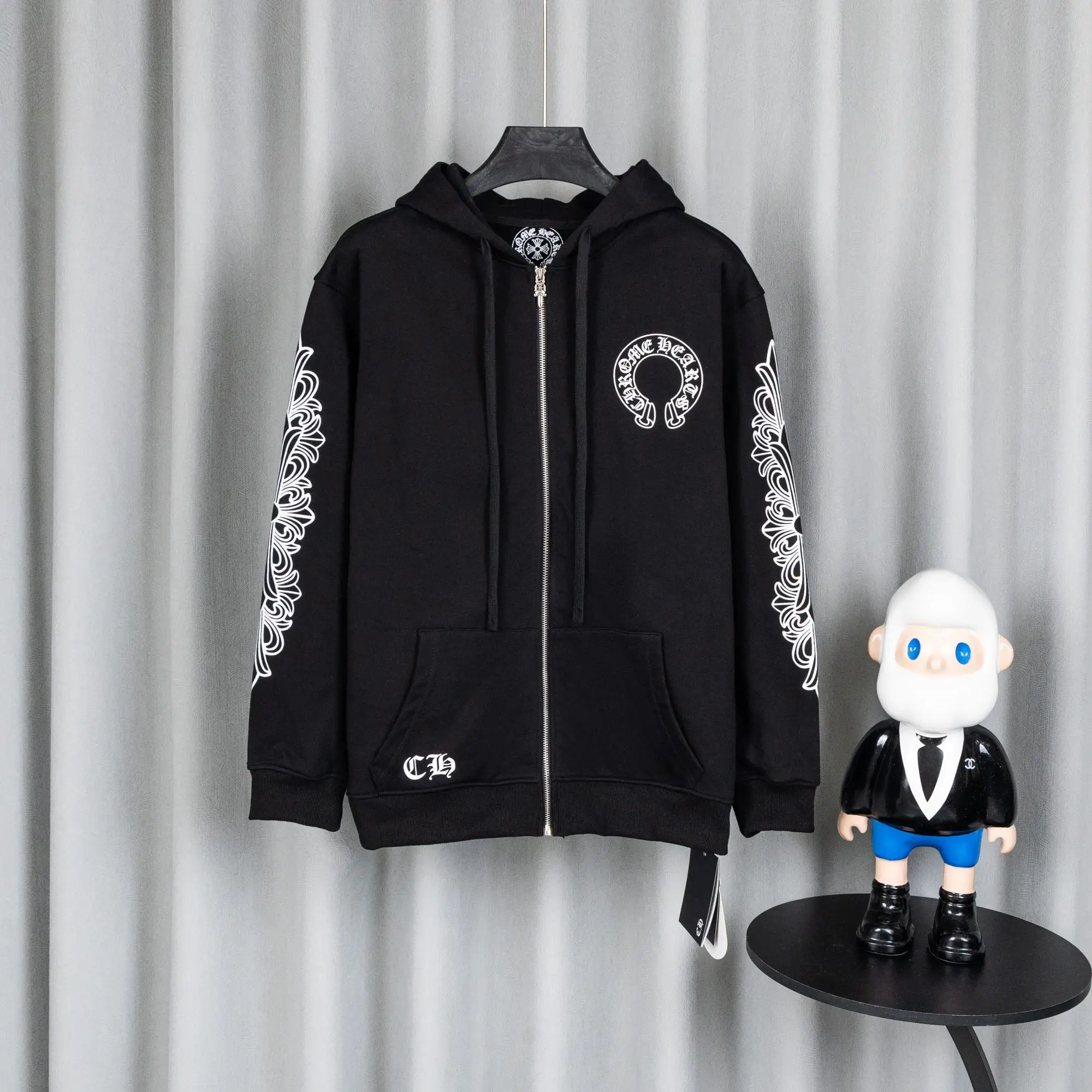 Embroidered Logo Zip-Up Hoodie D22521059