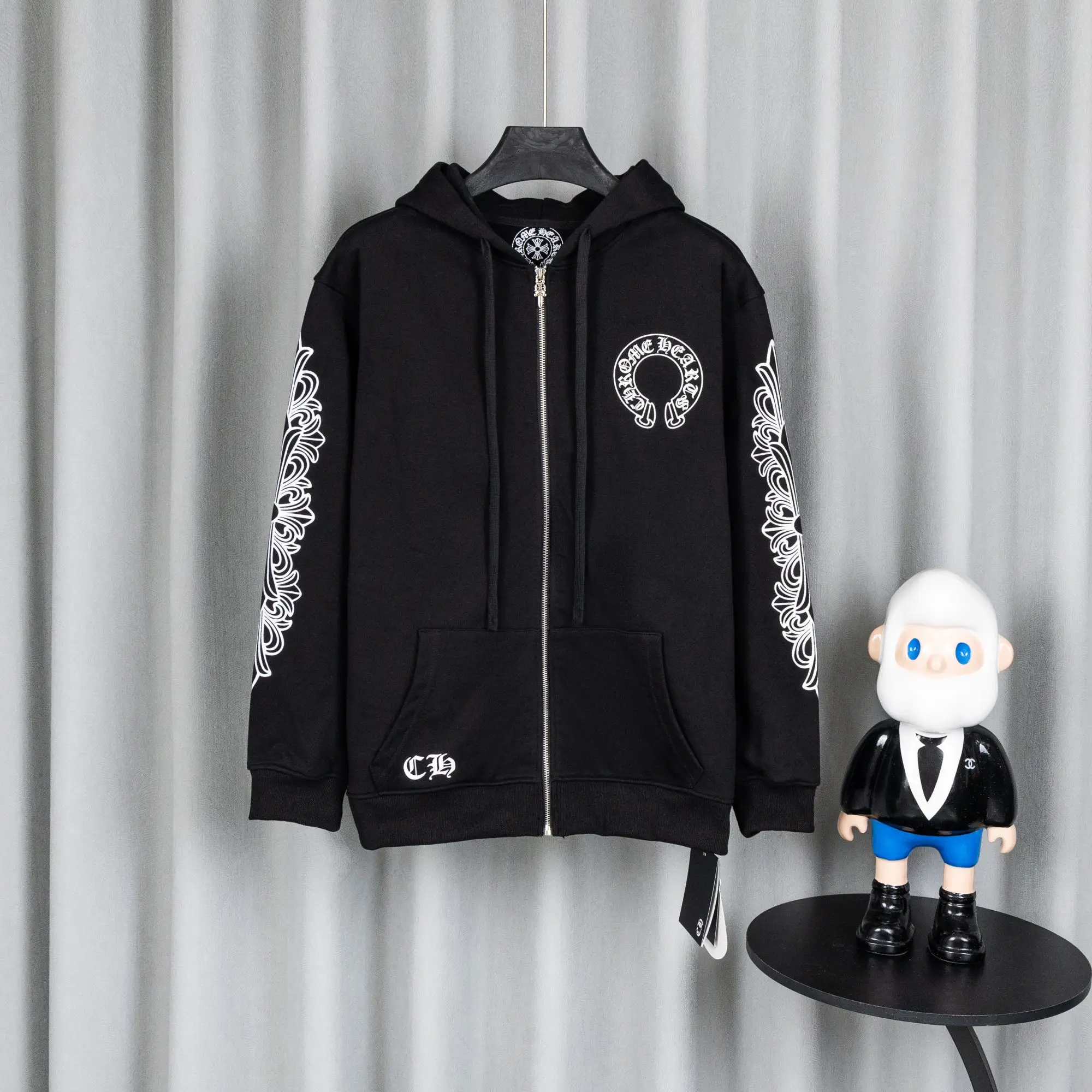 Embroidered Logo Zip-Up Hoodie D22521059