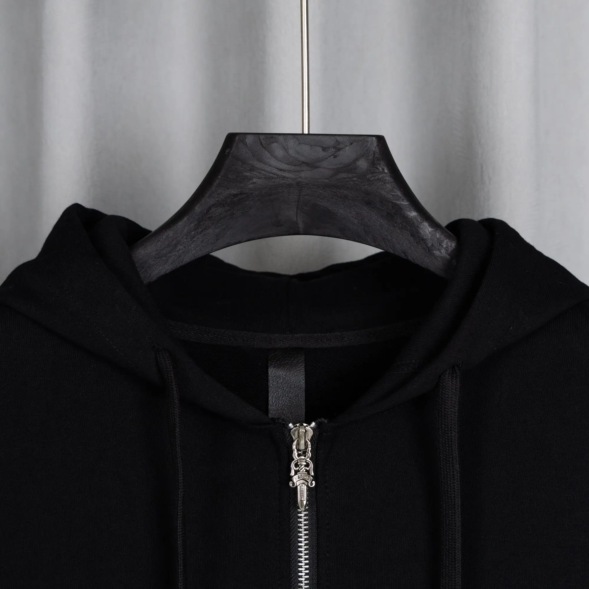 Embroidered Patch Zip-Up Hoodie D23521067 — view 10
