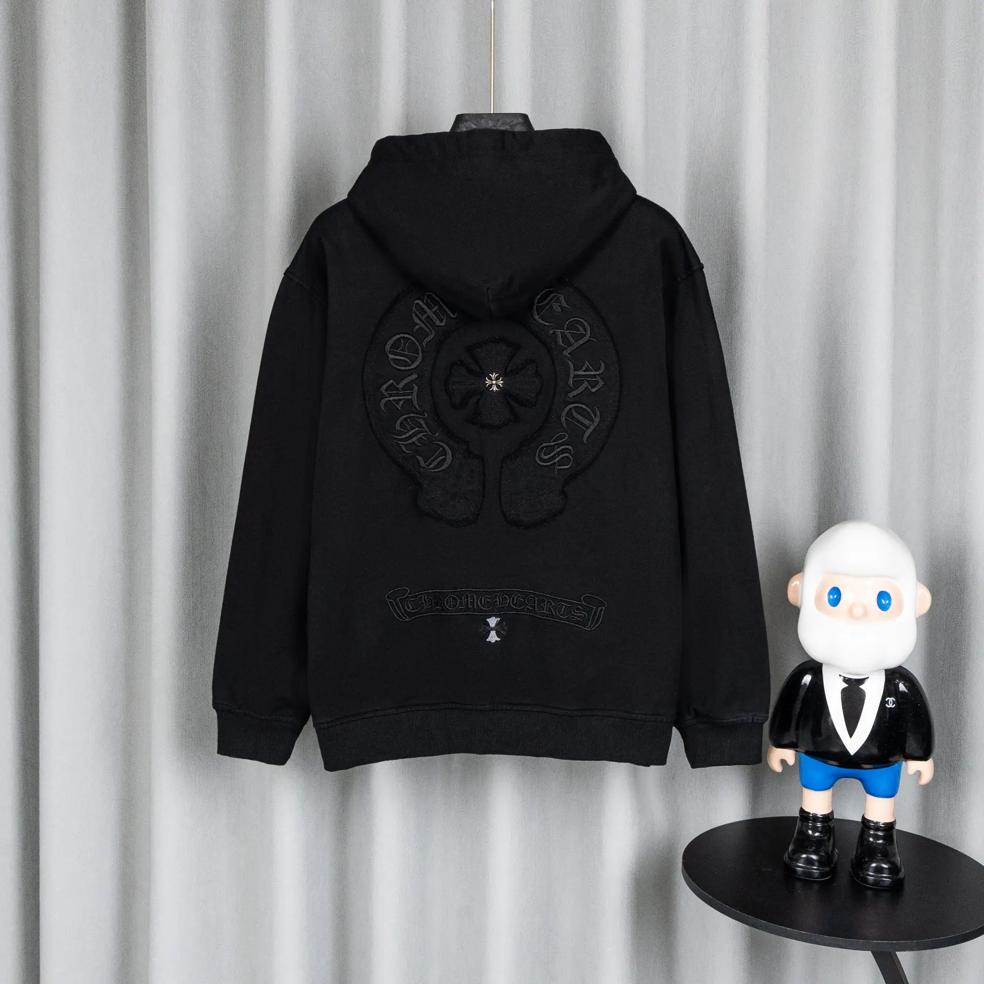 Logo-Appliqué Zip-Up Hoodie D23521058 — view 2