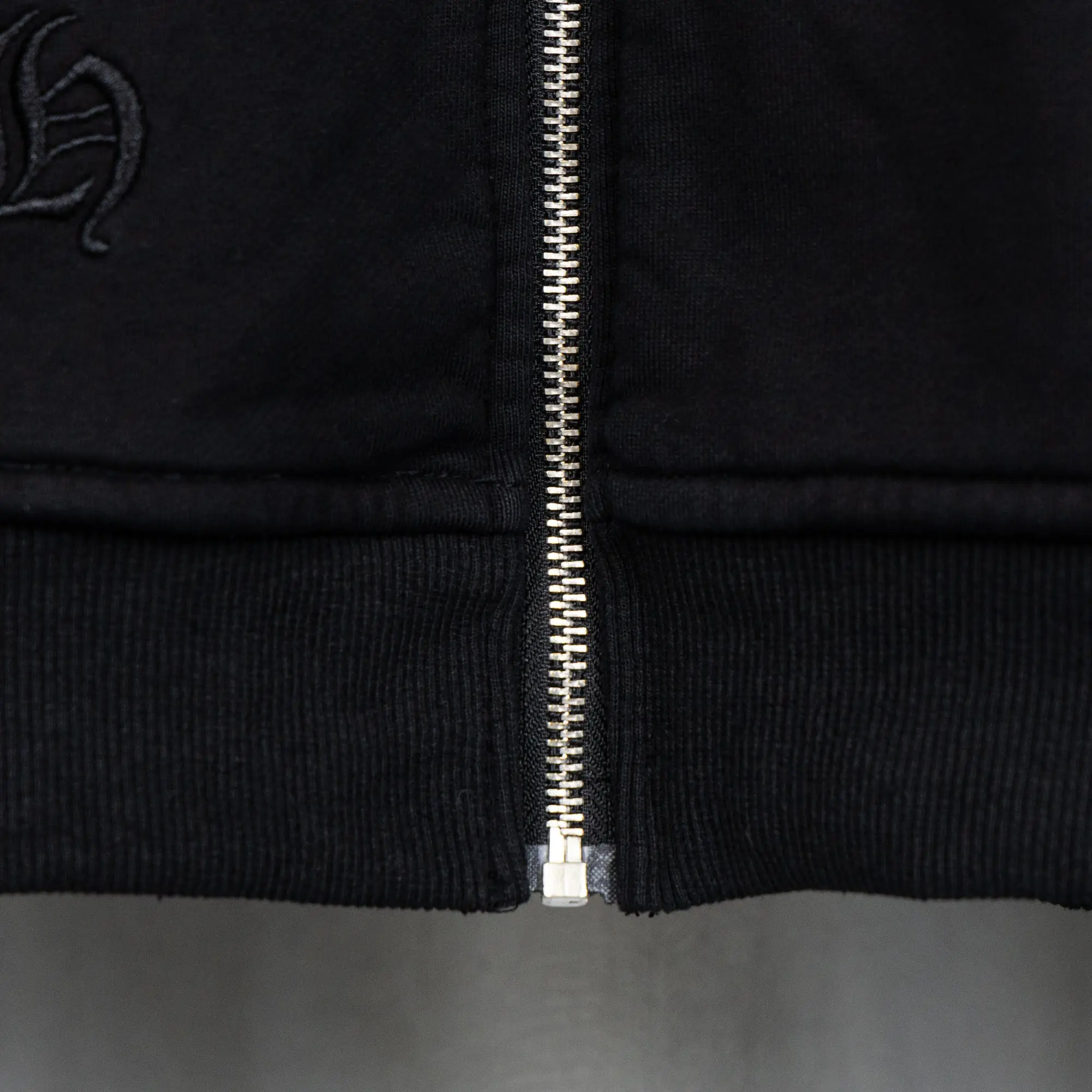 Logo-Appliqué Zip-Up Hoodie D23521058 — view 12