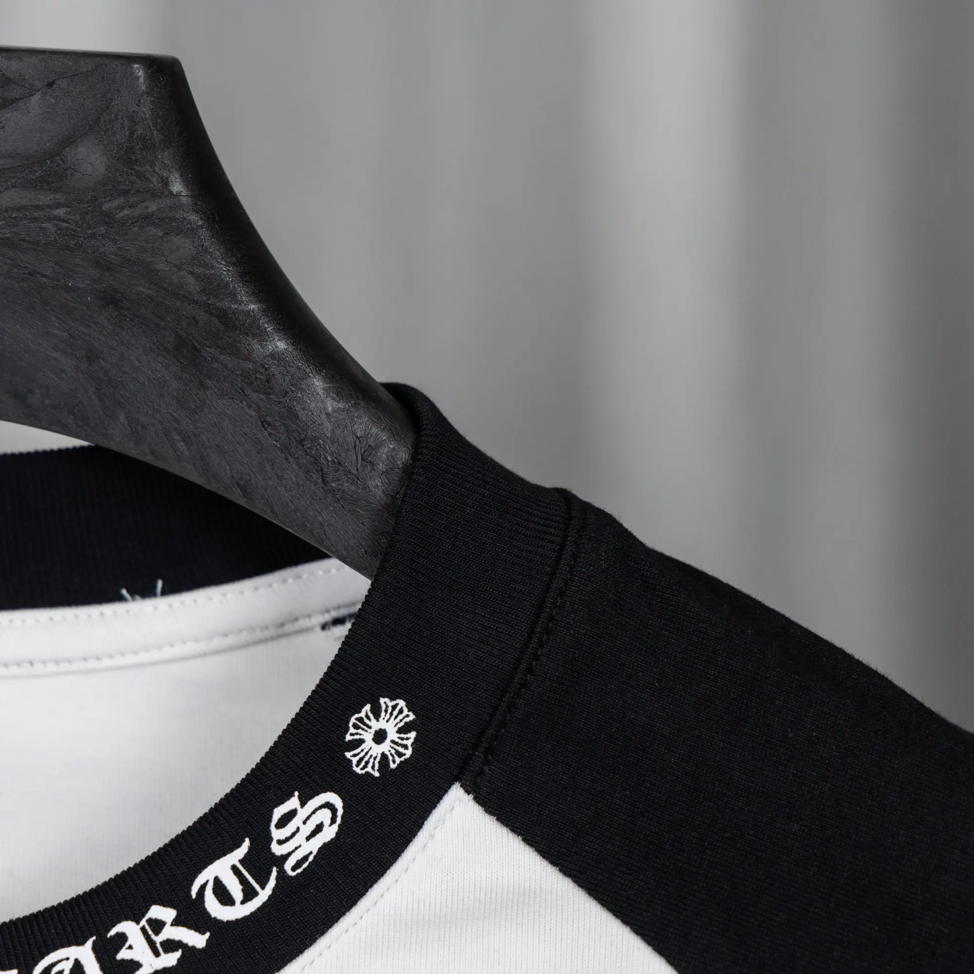 Logo-Print Cotton Jersey Long-Sleeve T-Shirt D16021032 — view 9