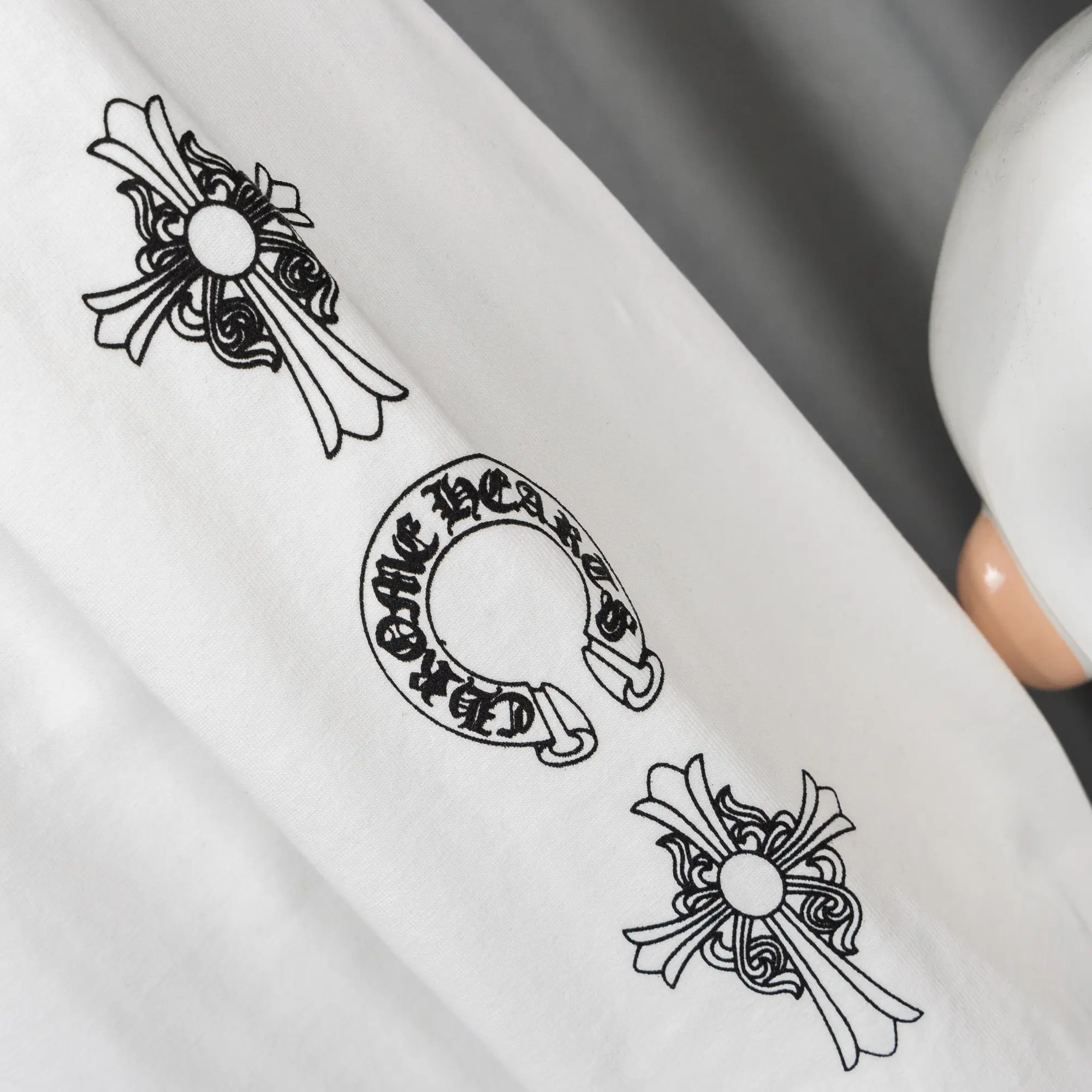Logo Print Cotton Long-Sleeve T-Shirt D16021052 — view 10