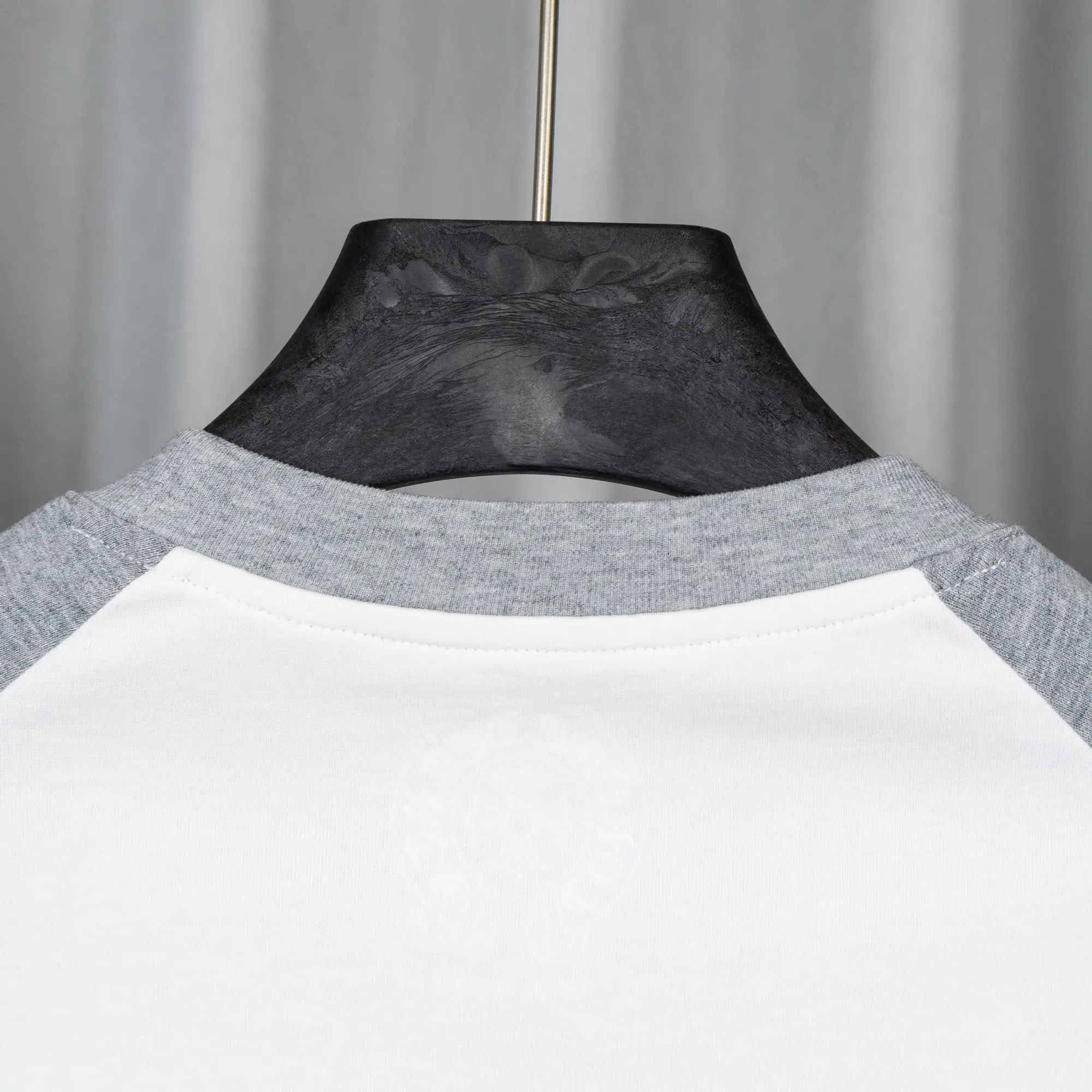 Logo-Print Raglan Long-Sleeve T-Shirt D16021033 — view 4