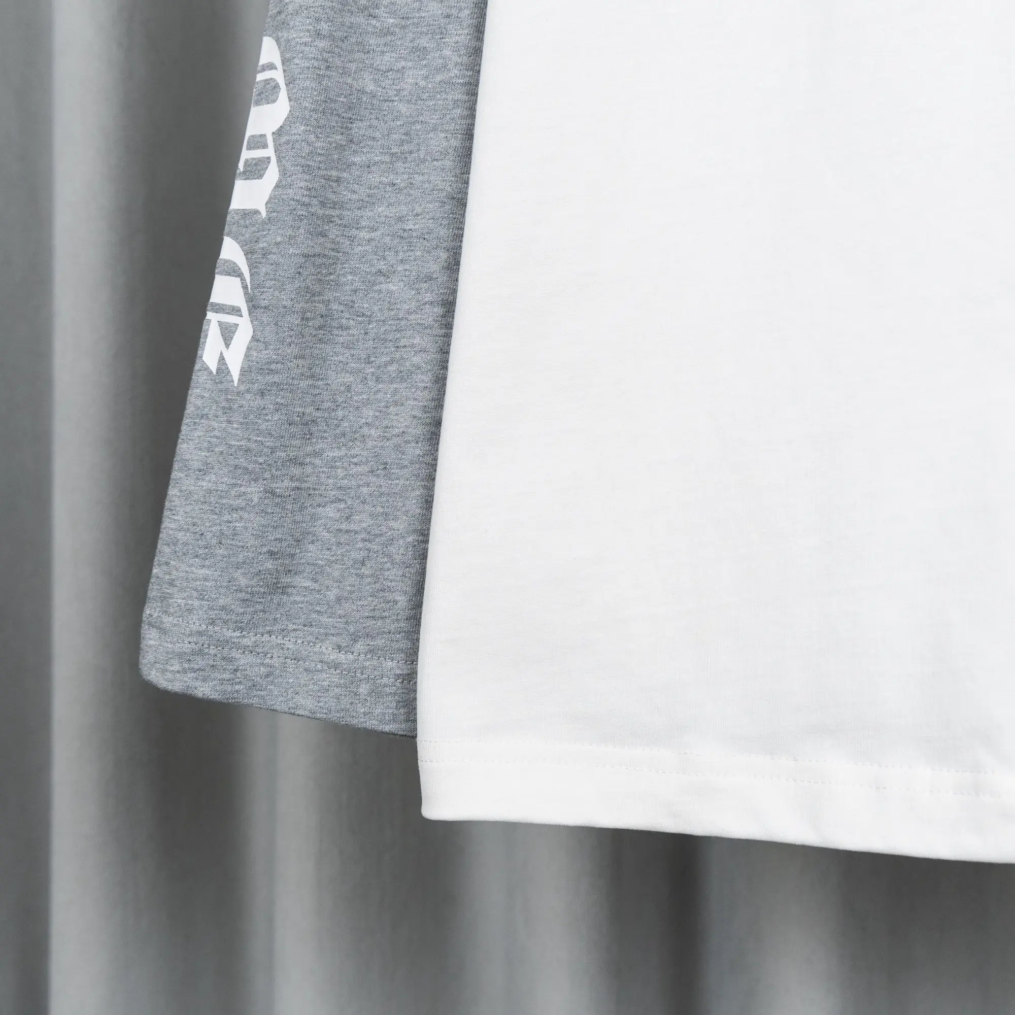 Logo-Print Raglan Long-Sleeve T-Shirt D16021033 — view 7