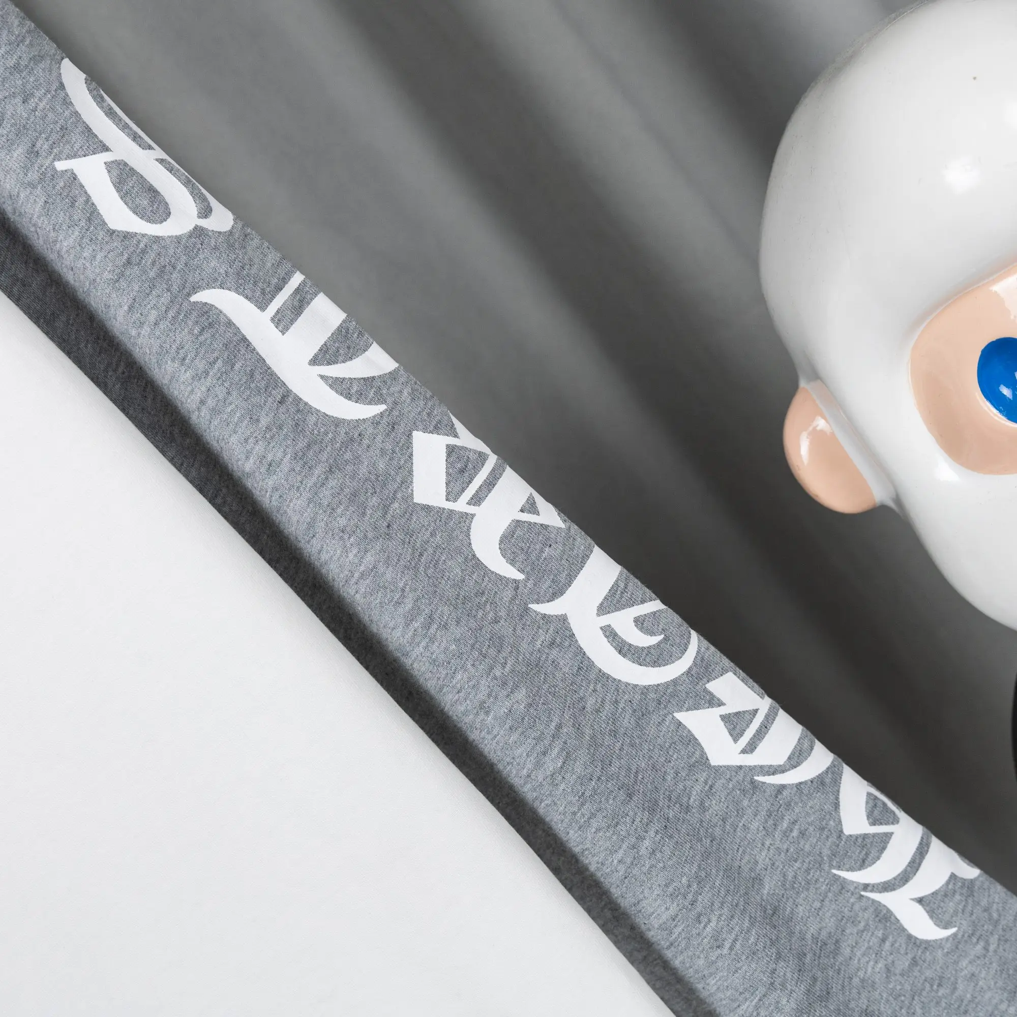 Logo-Print Raglan Long-Sleeve T-Shirt D16021033 — view 9