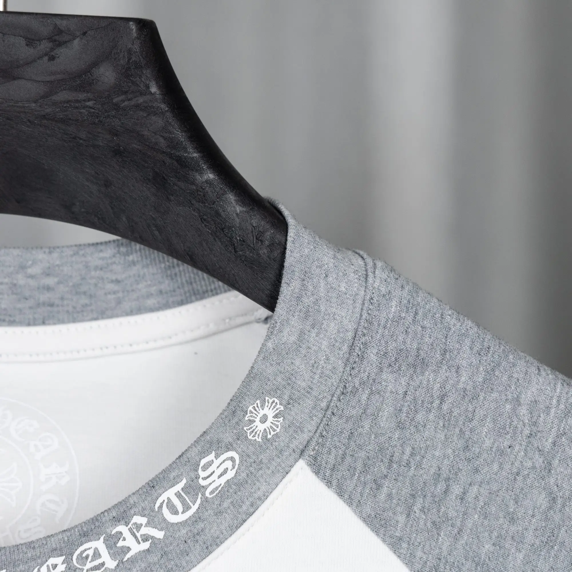 Logo-Print Raglan Long-Sleeve T-Shirt D16021033 — view 10