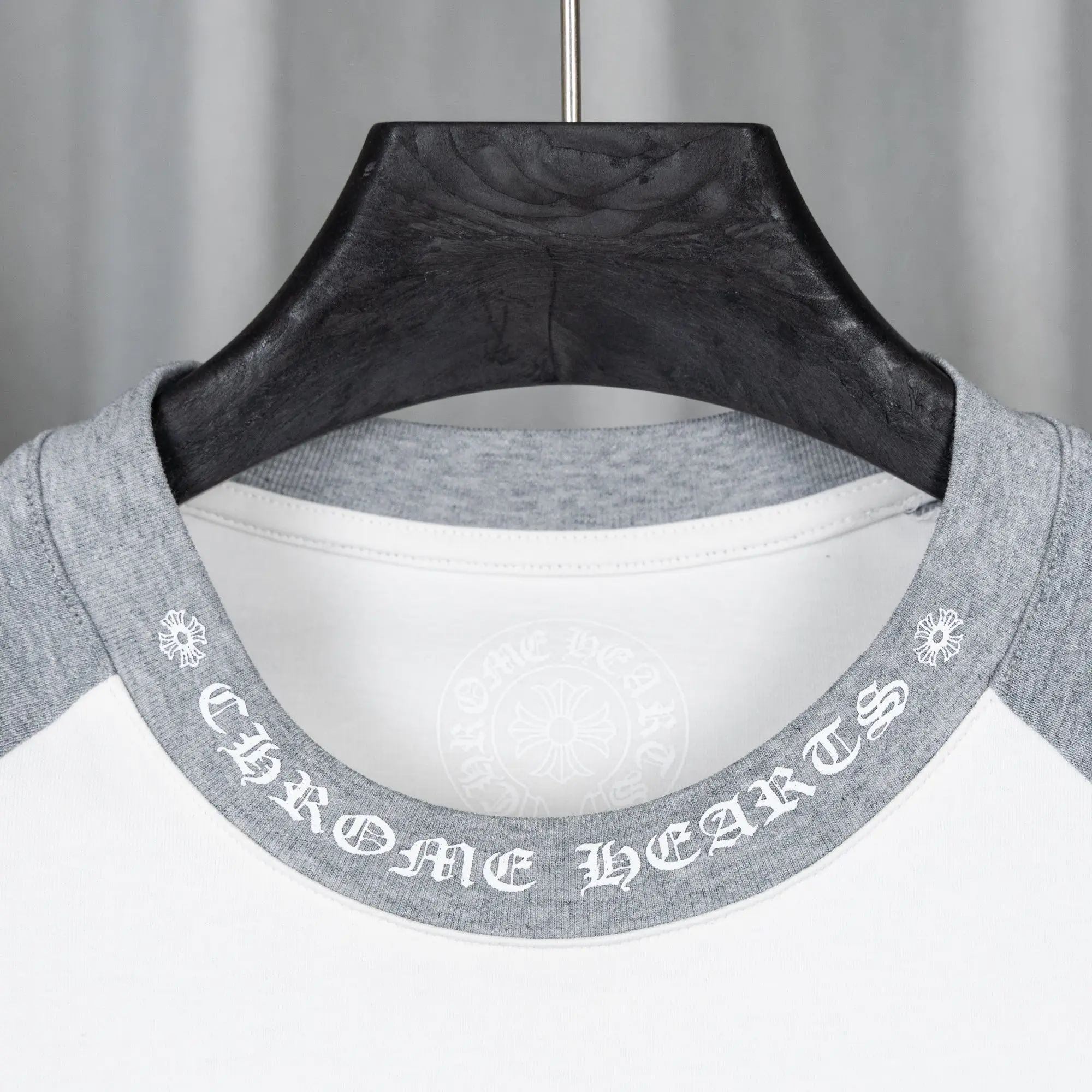 Logo-Print Raglan Long-Sleeve T-Shirt D16021033 — view 11
