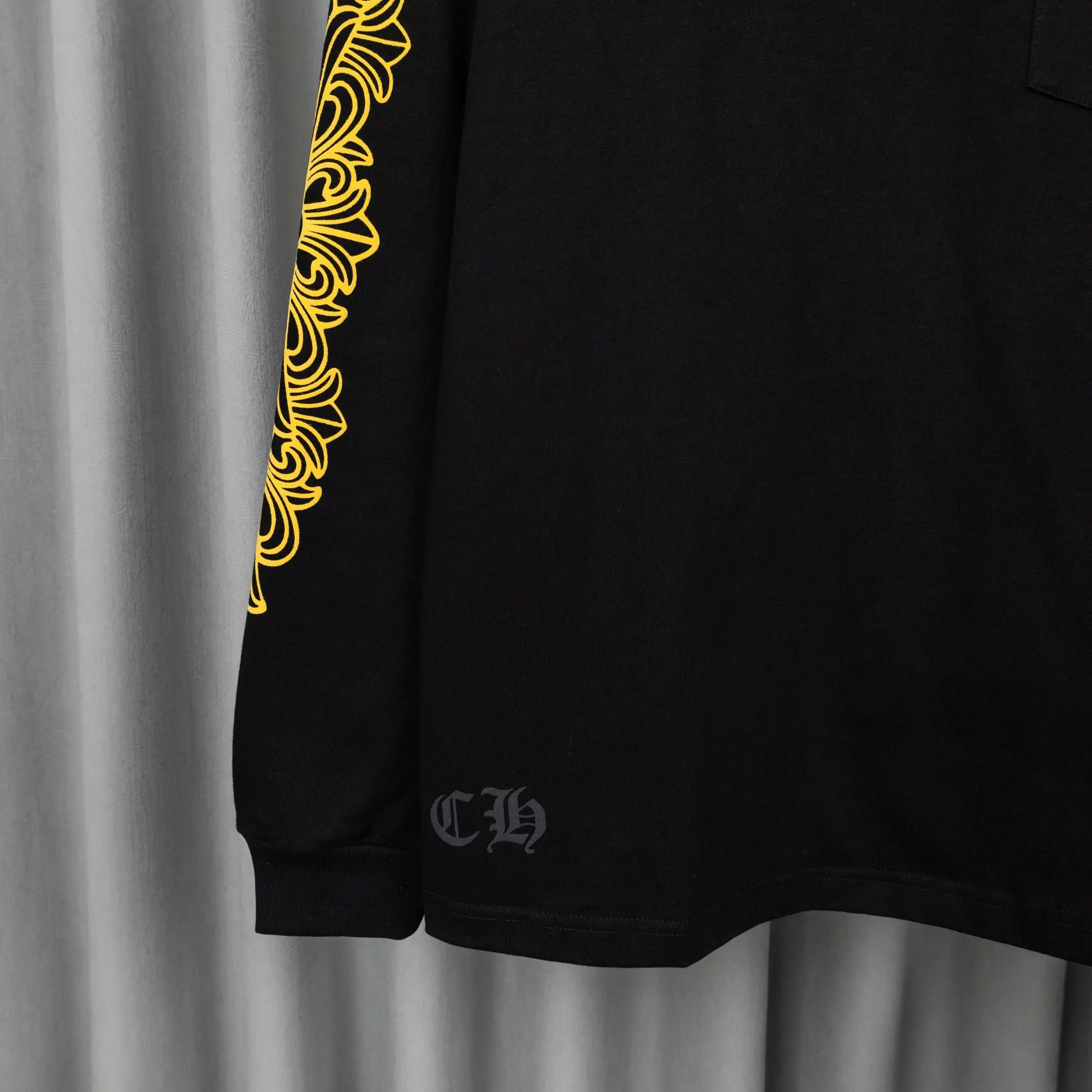 Logo Graphic Long-Sleeve Cotton T-Shirt D16021047 — view 4