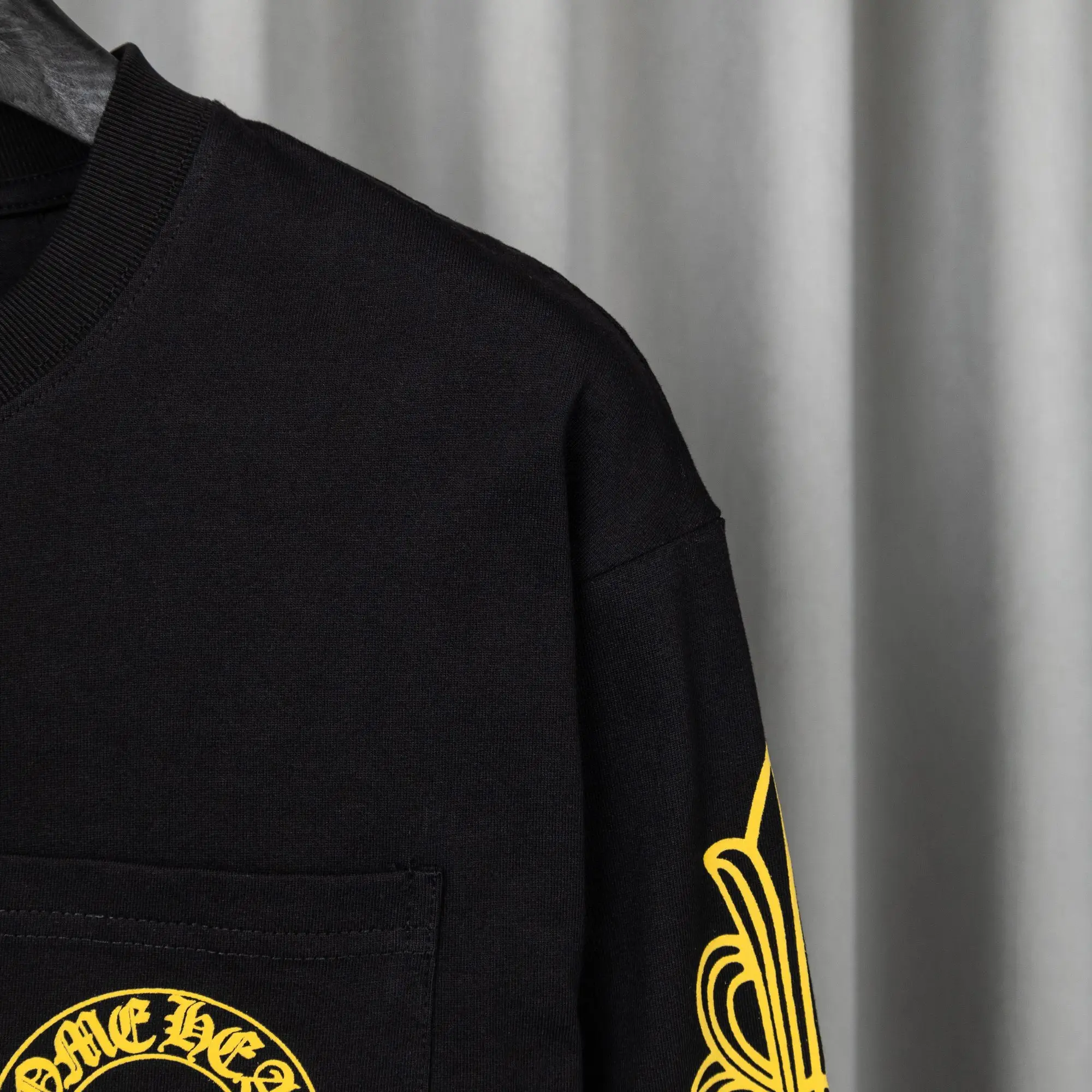 Logo Graphic Long-Sleeve Cotton T-Shirt D16021047 — view 5
