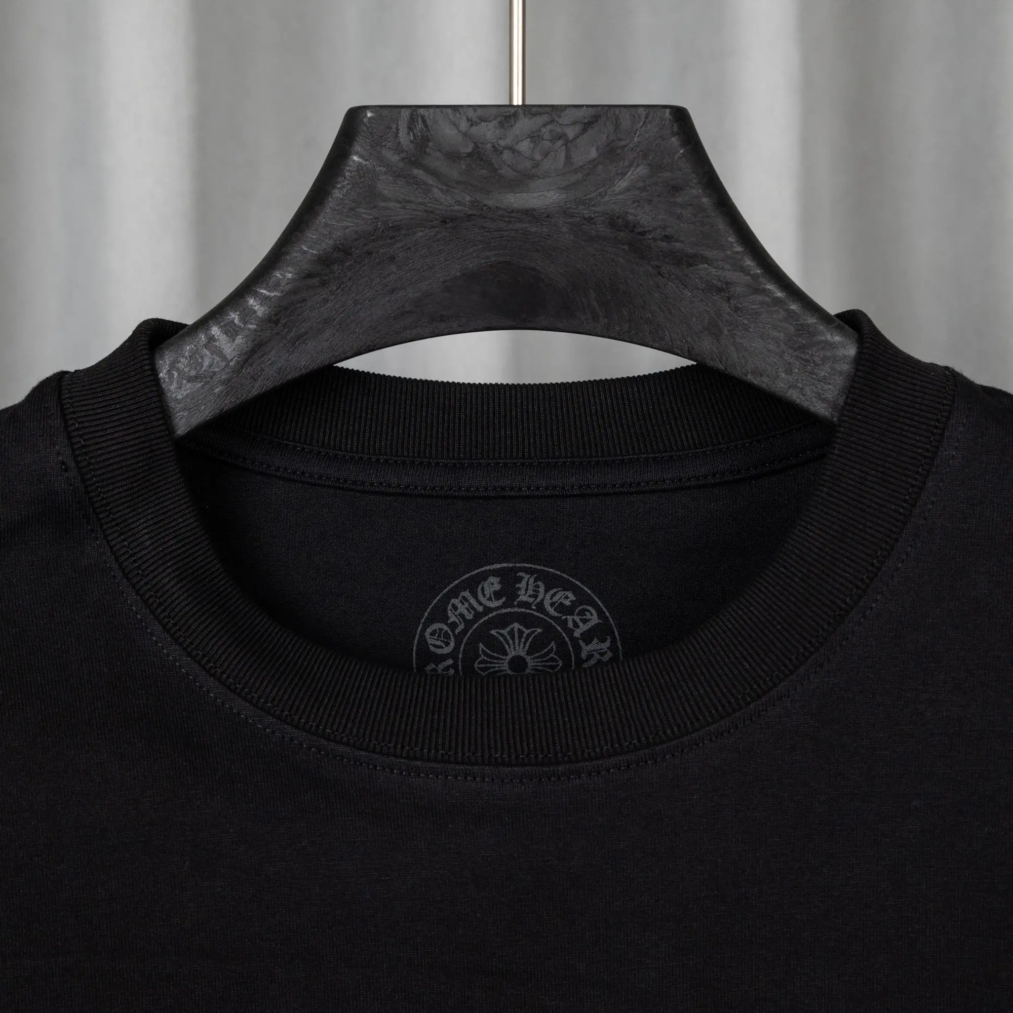 Logo Graphic Long-Sleeve Cotton T-Shirt D16021047 — view 11
