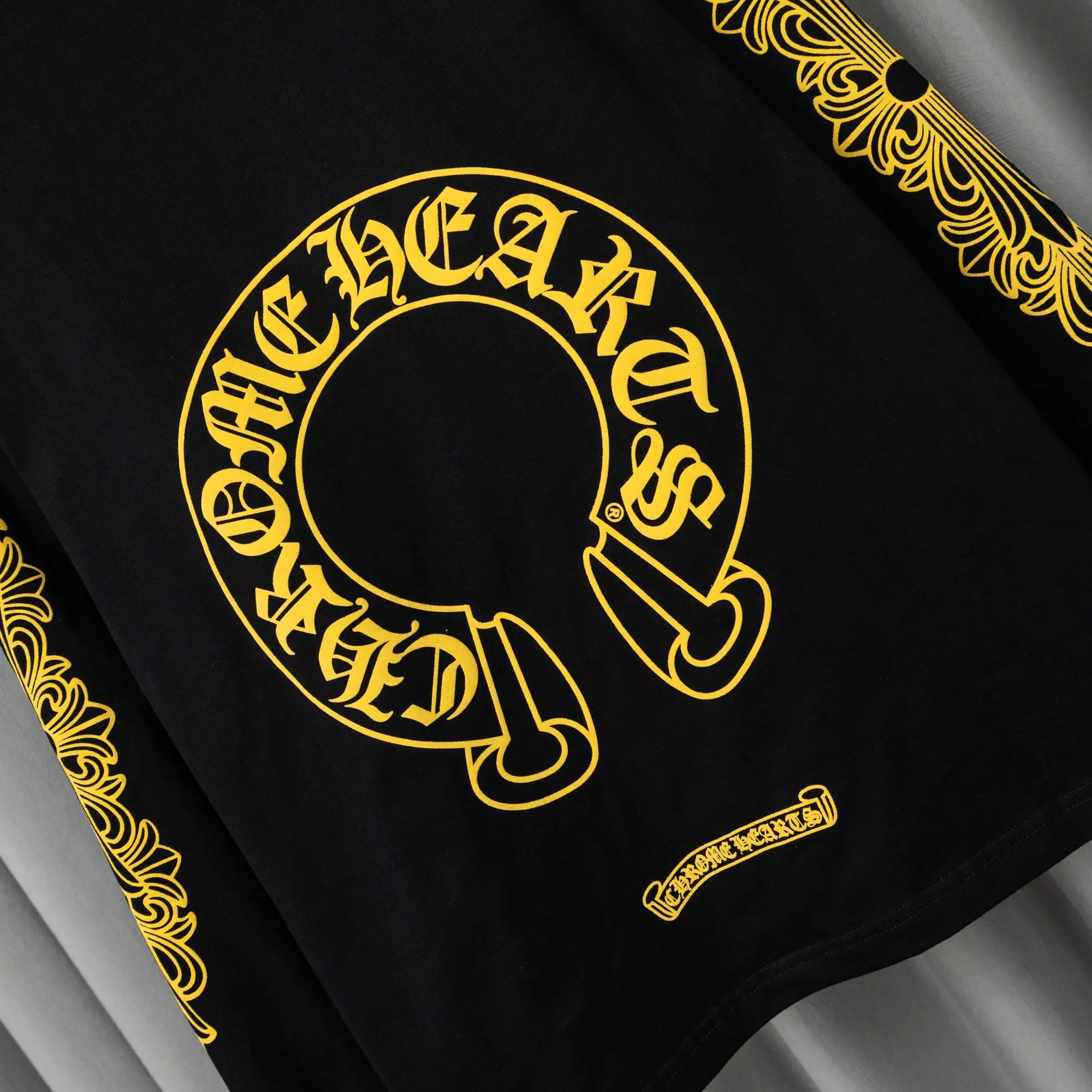 Logo Graphic Long-Sleeve Cotton T-Shirt D16021047 — view 14