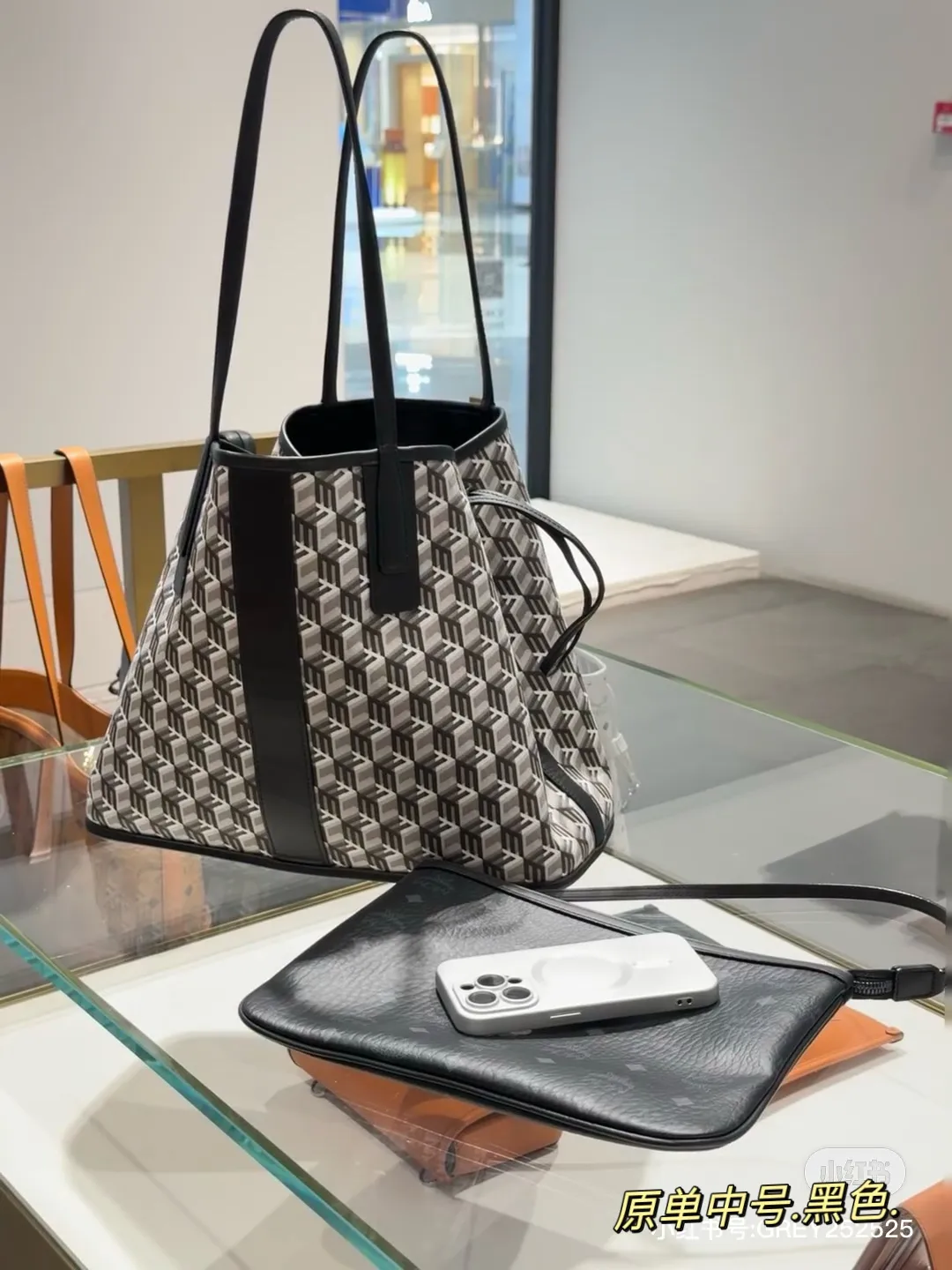 MCM Reversible Visetos Shopper Tote D34518181 — view 5
