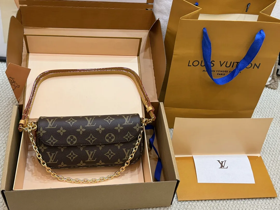 Monogram Canvas Ivy WOC Shoulder Bag D44018530