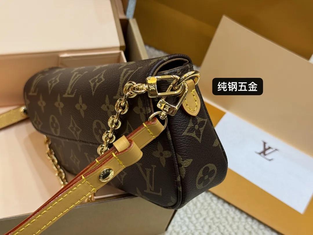 Monogram Canvas Ivy WOC Shoulder Bag D44018530 — view 3
