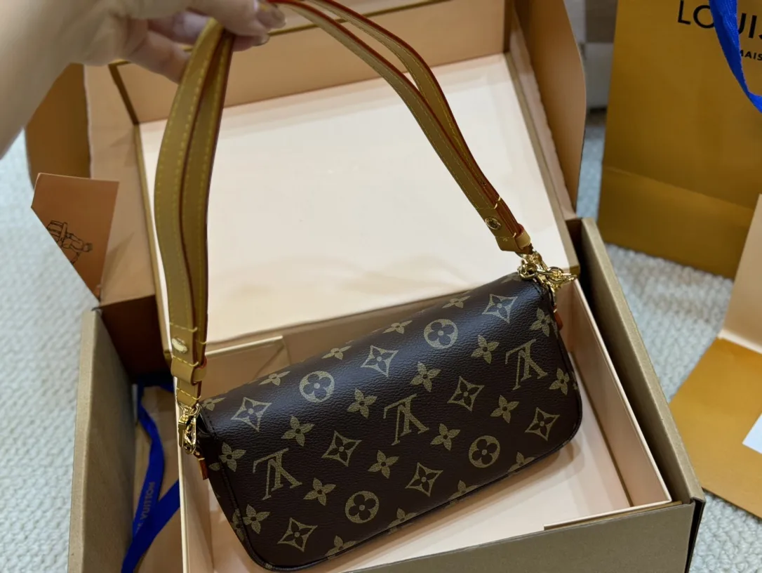 Monogram Canvas Ivy WOC Shoulder Bag D44018530 — view 5