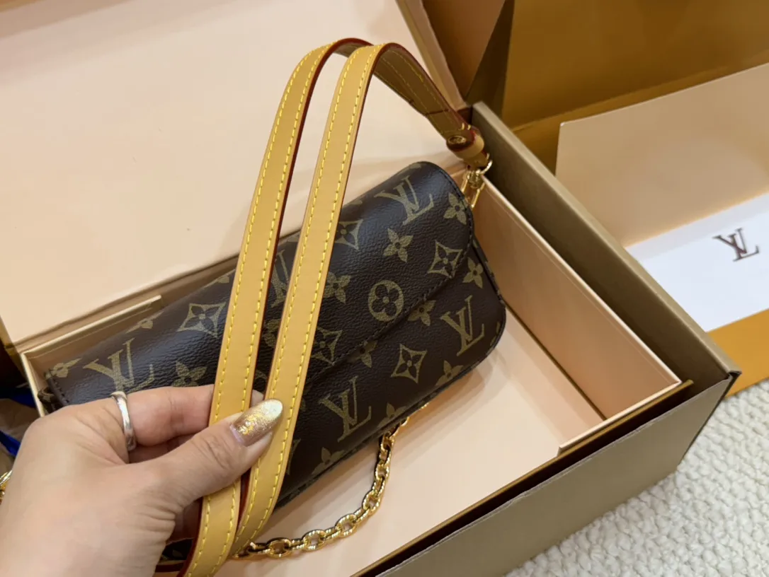 Monogram Canvas Ivy WOC Shoulder Bag D44018530 — view 8