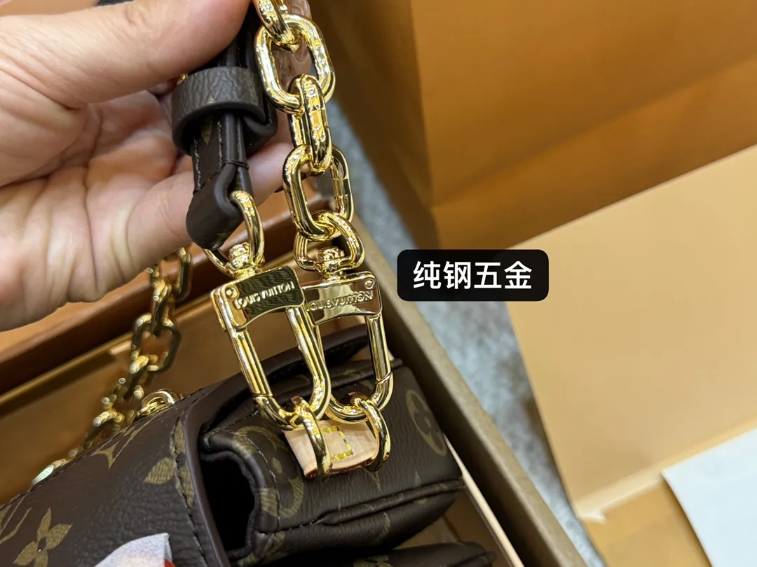 Monogram East West Pochette Metis Bag D50018524 — view 4