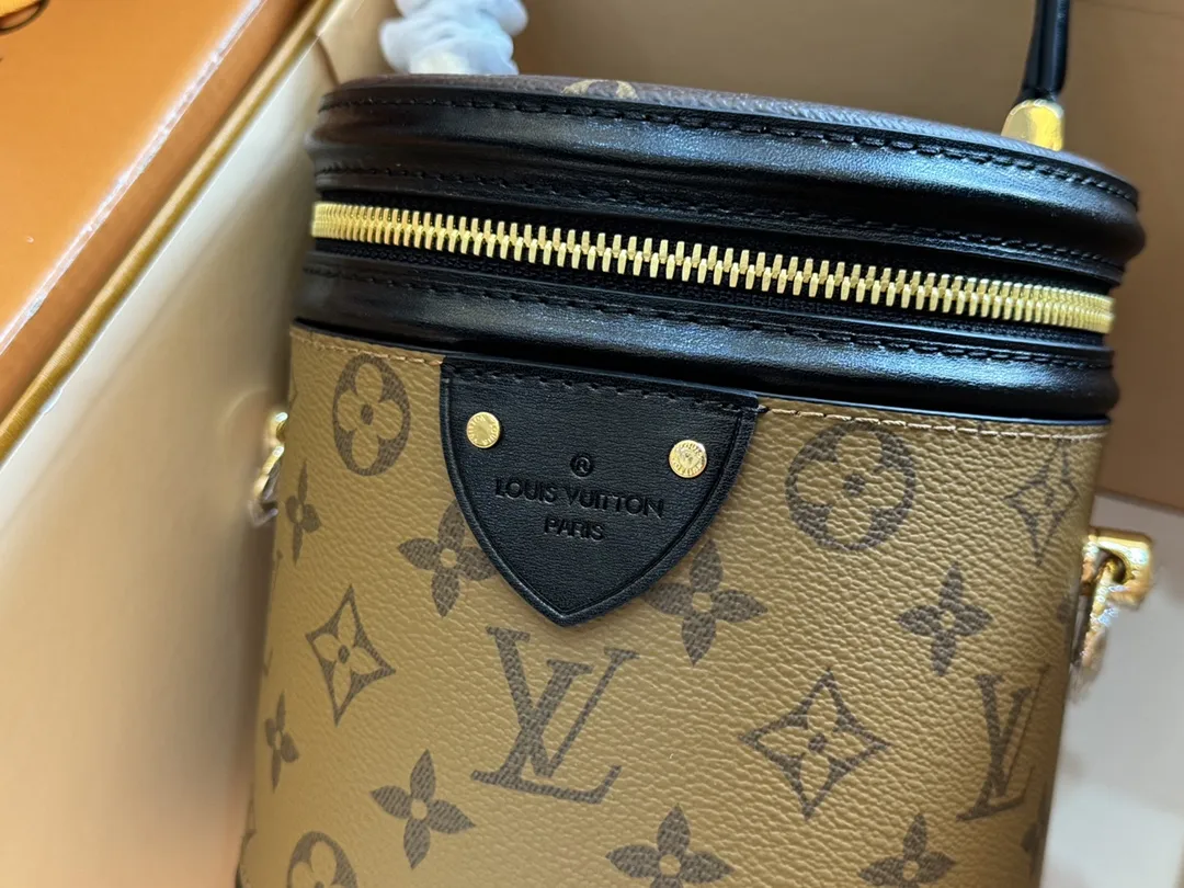 Monogram Canvas Bucket Bag D46018518 — view 3