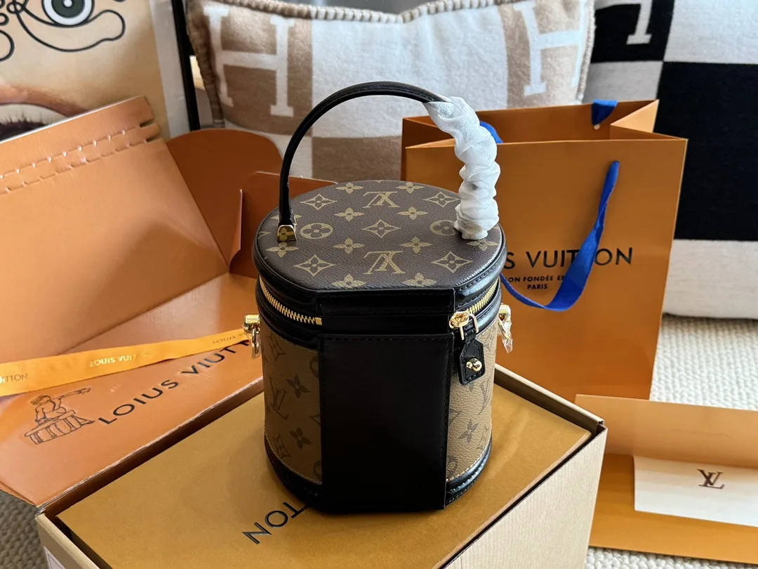 Monogram Canvas Bucket Bag D46018518 — view 8