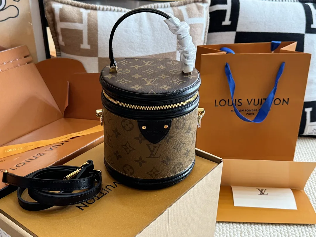 Monogram Canvas Bucket Bag D46018518 — view 9