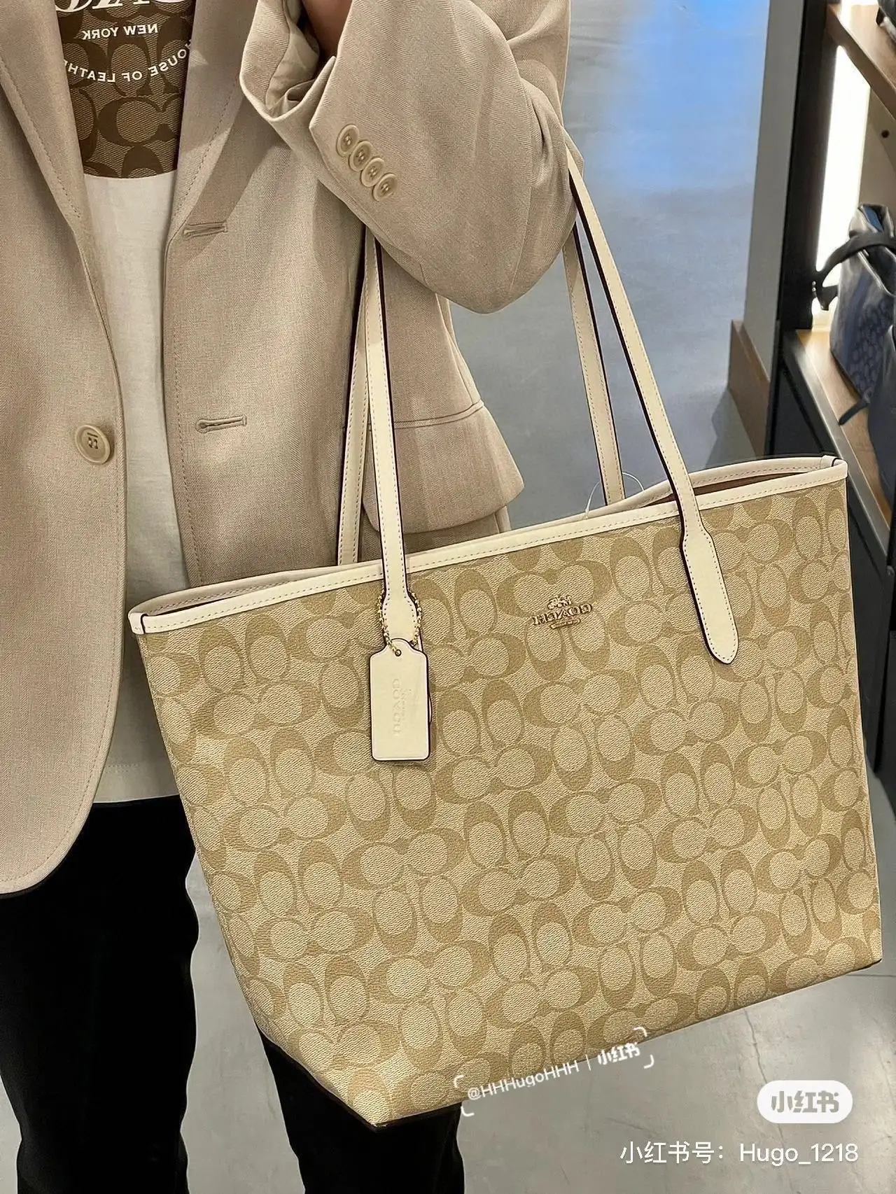Signature Coated Canvas Tote Bag D25518062
