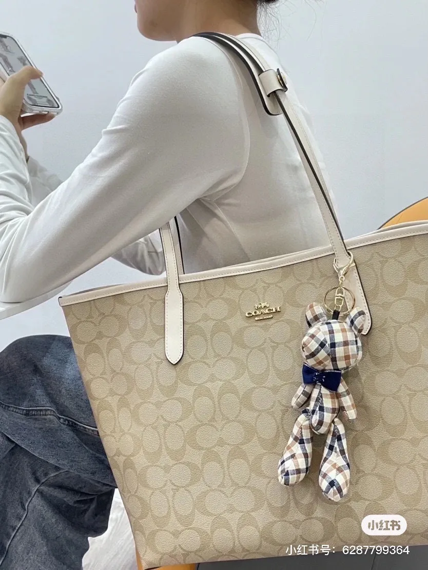 Signature Coated Canvas Tote Bag D25518062 — view 5