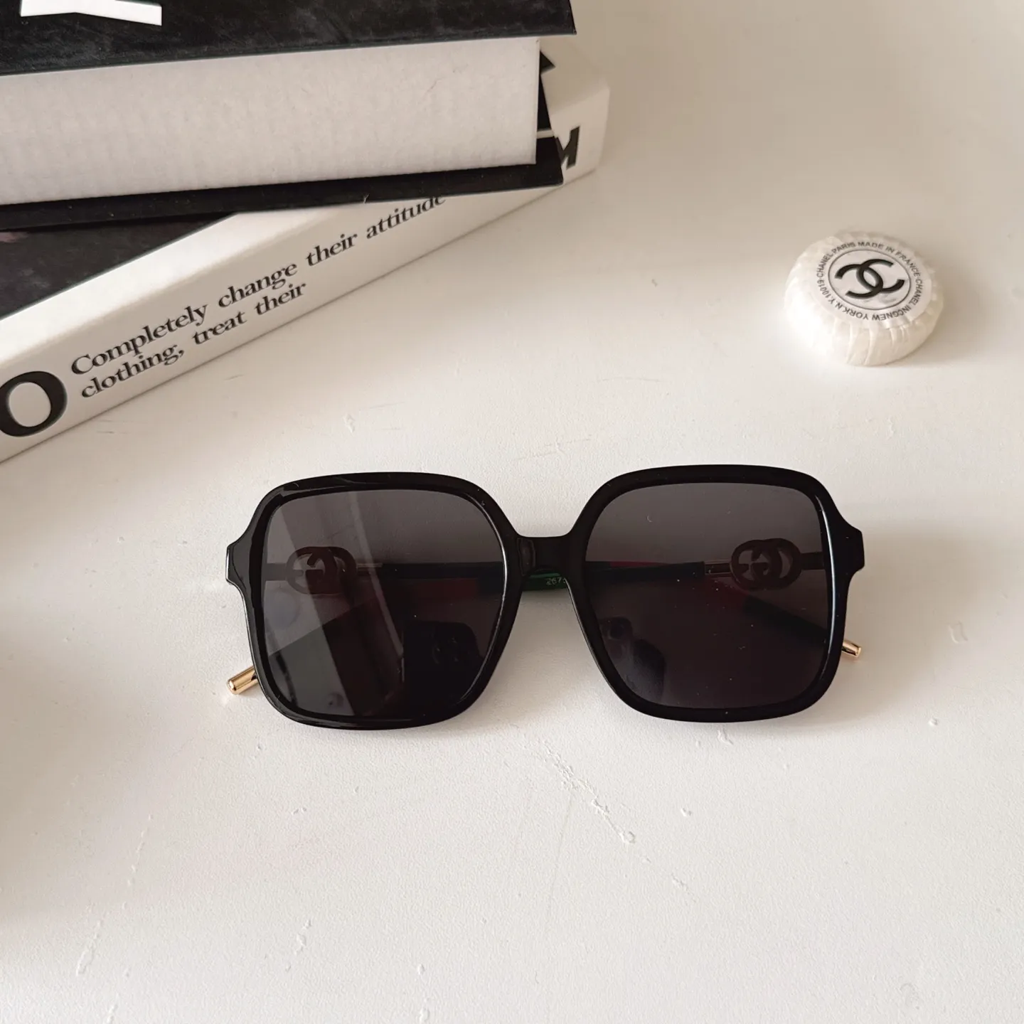 Gucci Oversized Square-Frame Sunglasses D20017790