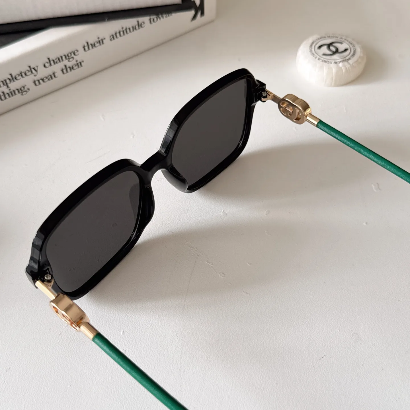 Gucci Oversized Square-Frame Sunglasses D20017790 — view 2