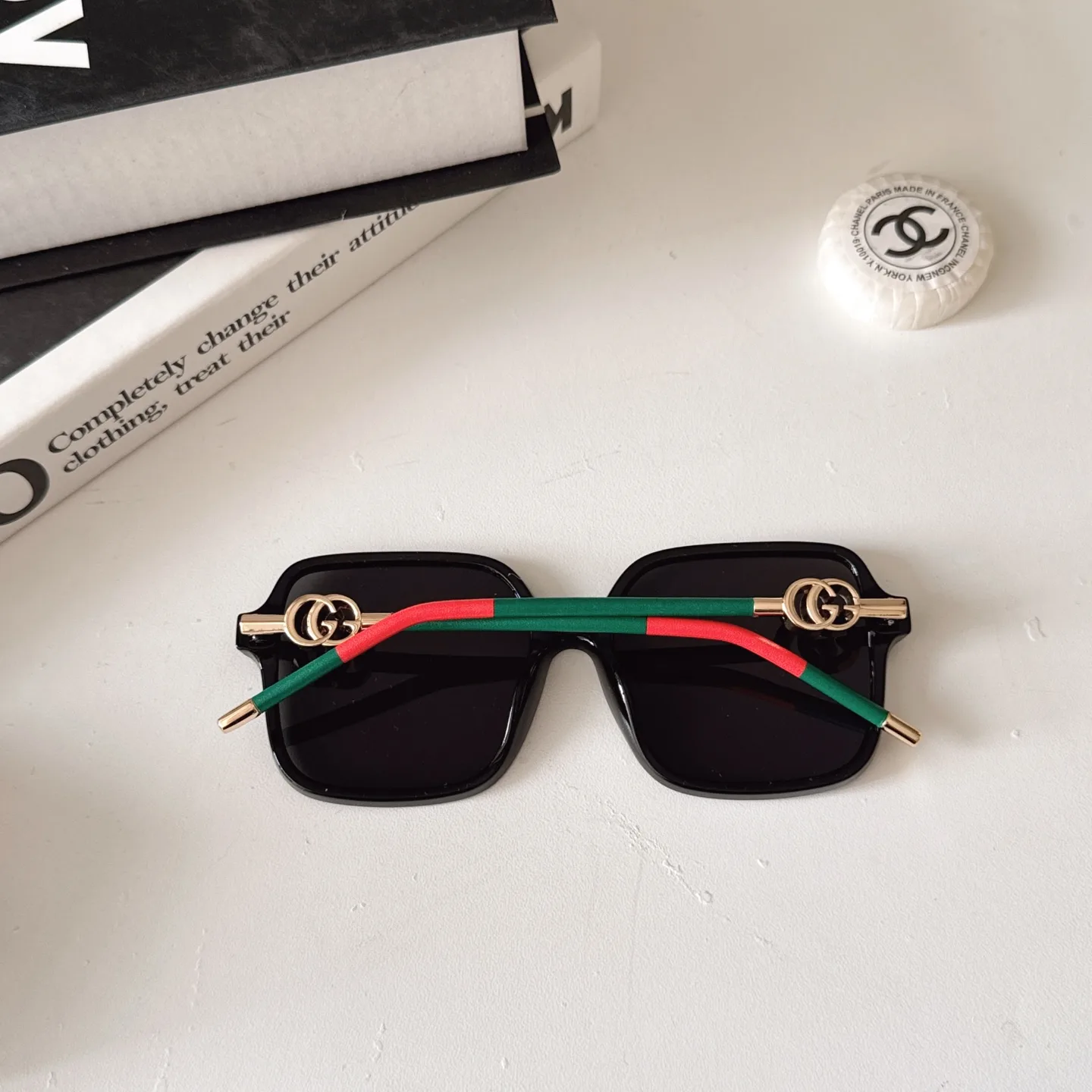 Gucci Oversized Square-Frame Sunglasses D20017790 — view 3