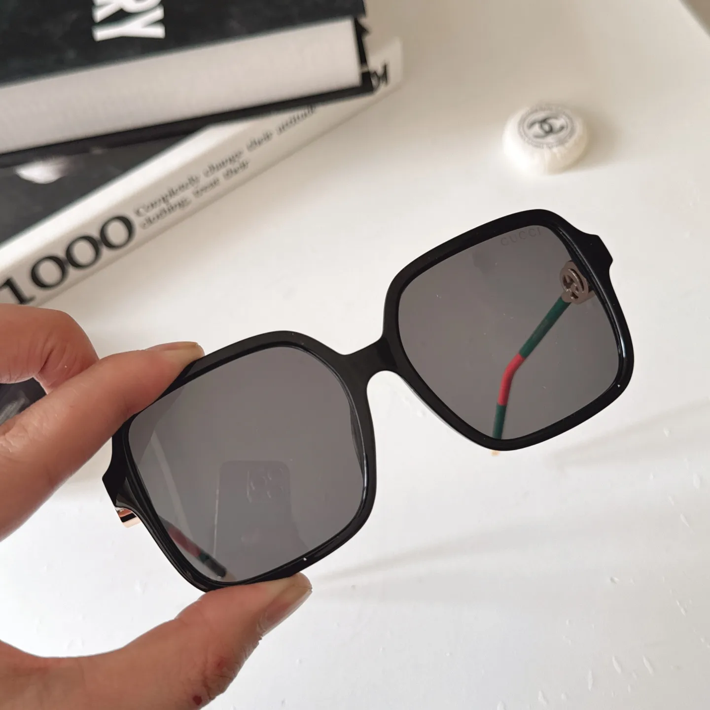 Gucci Oversized Square-Frame Sunglasses D20017790 — view 6