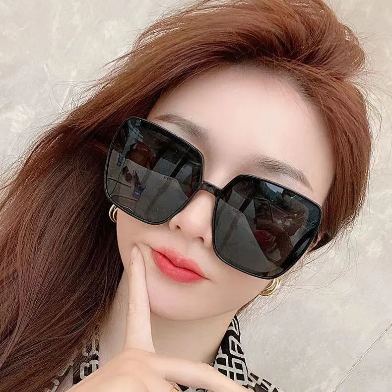 Gucci Oversized Square-Frame Sunglasses D20017790 — view 8