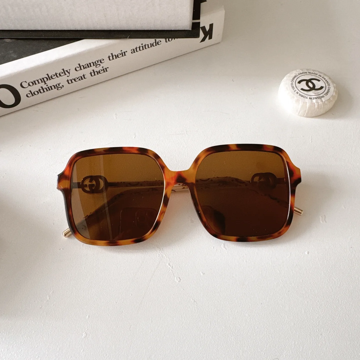 Gucci Leather-Trim Square-Frame Sunglasses D20017791