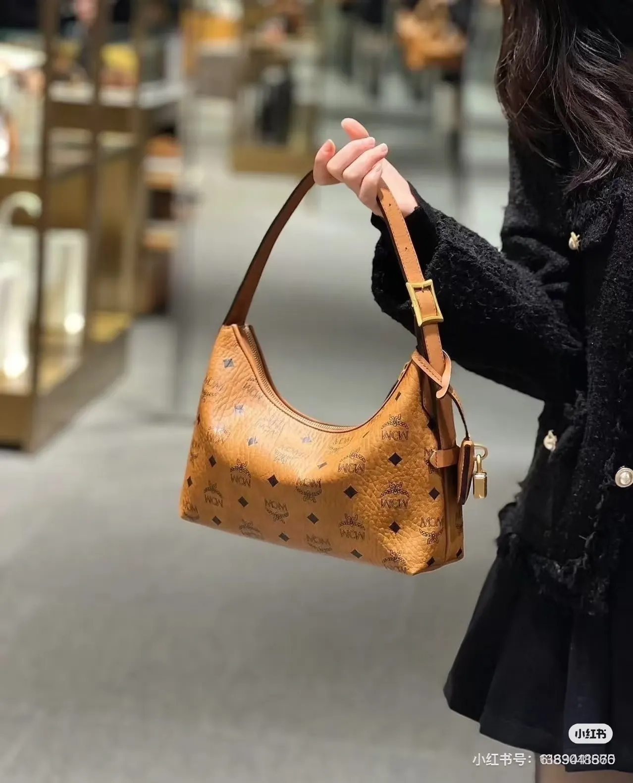 MCM Visetos Hobo Shoulder Bag D27518349 — view 4