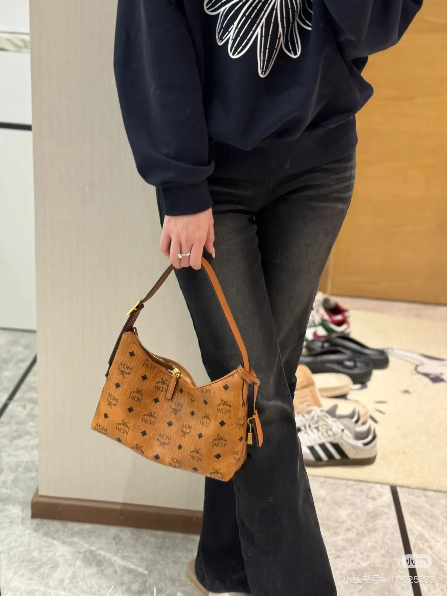 MCM Visetos Hobo Shoulder Bag D27518349 — view 7