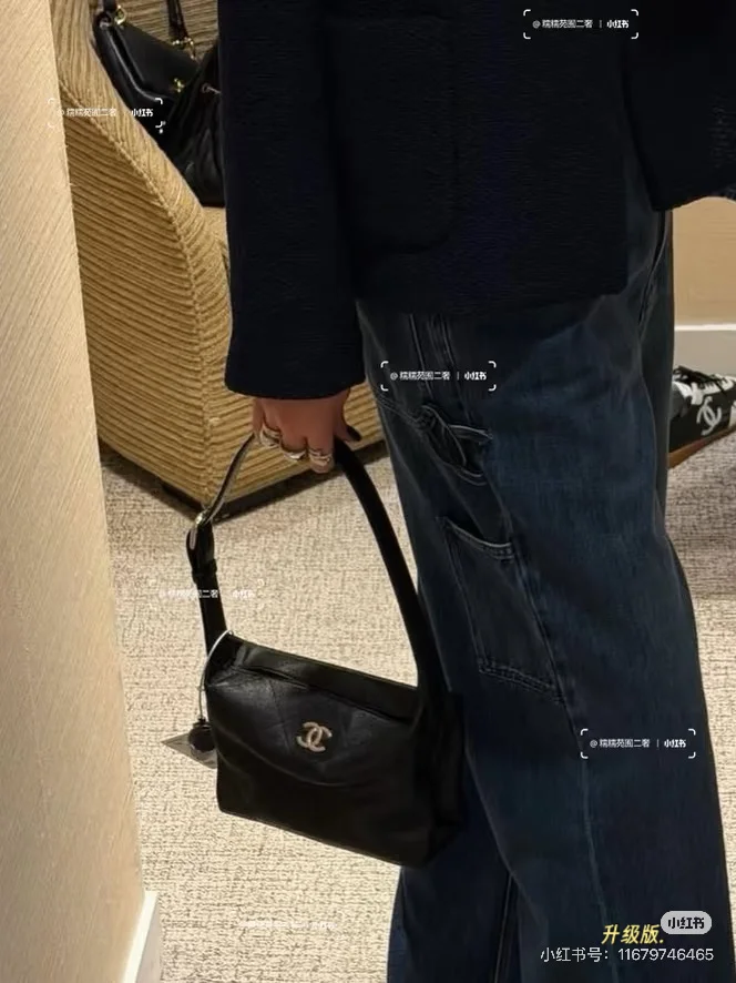 Hobo Shoulder Bag with CC Logo D28518311 — view 2