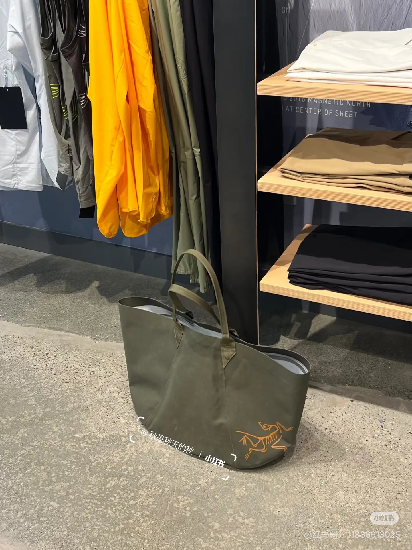 Arc'teryx Carrier 45 Tote Bag D36017865 — view 2