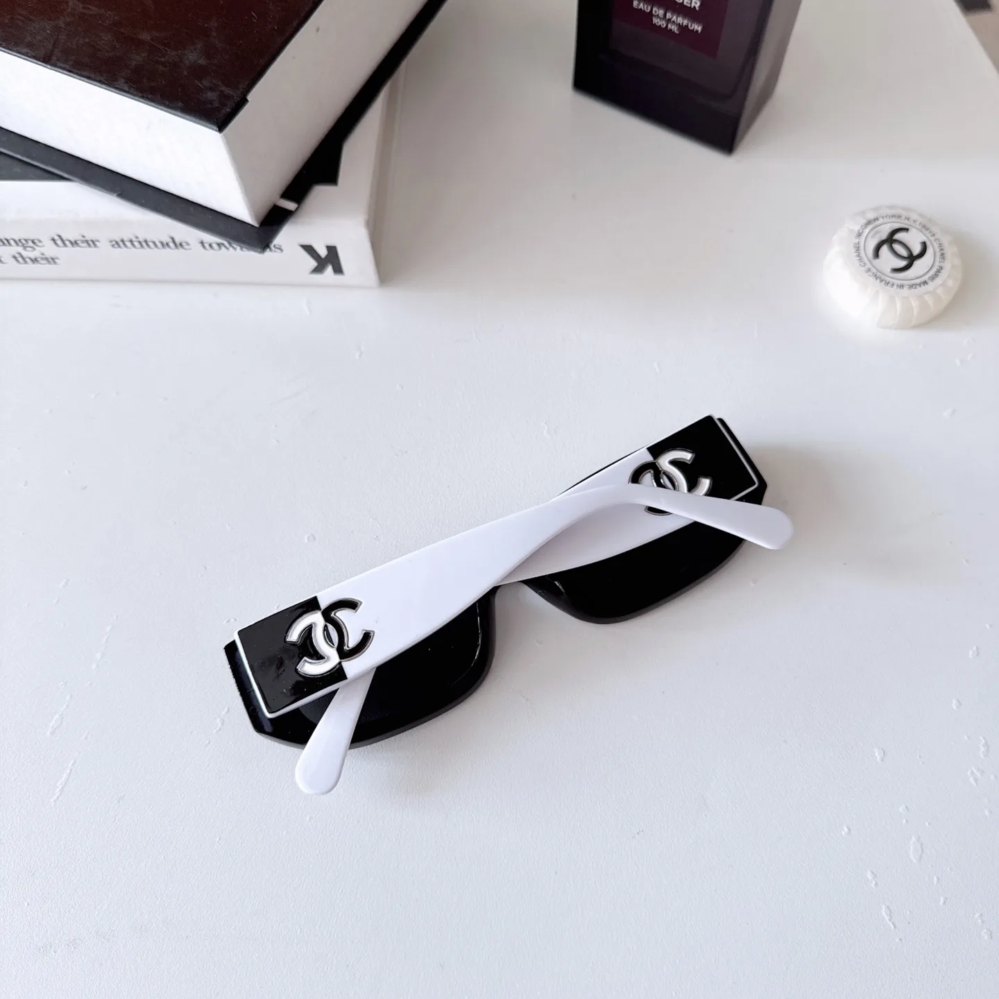 Chanel Logo Detail Sunglasses D20017742 — view 3