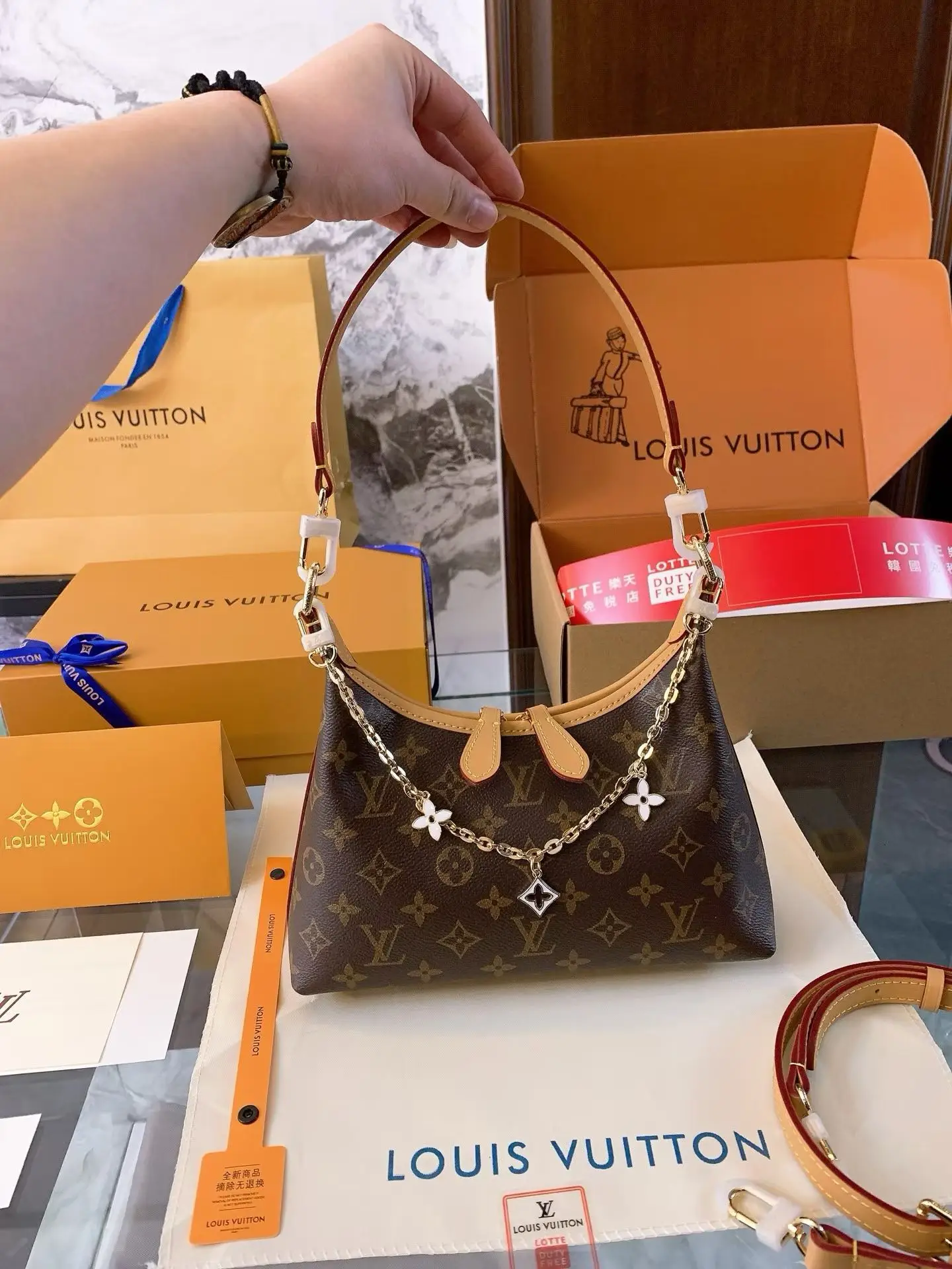 LV Monogram Hobo Shoulder Bag D32518043 — view 2