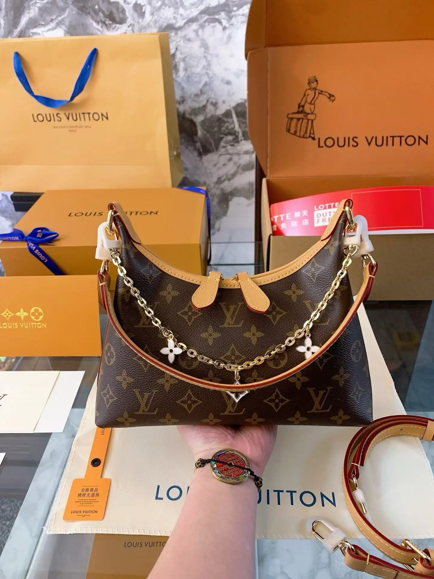 LV Monogram Hobo Shoulder Bag D32518043 — view 3