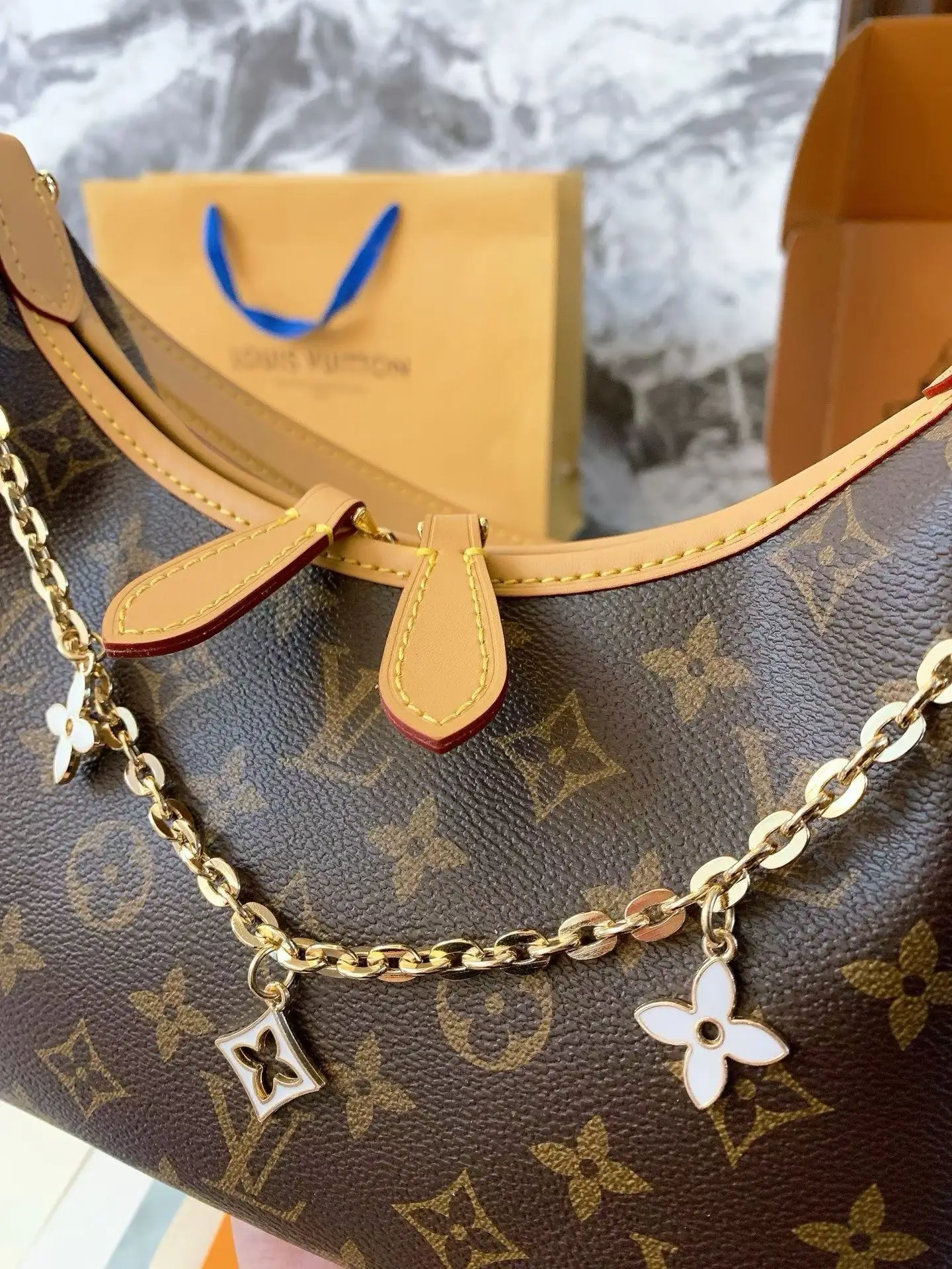 LV Monogram Hobo Shoulder Bag D32518043 — view 4