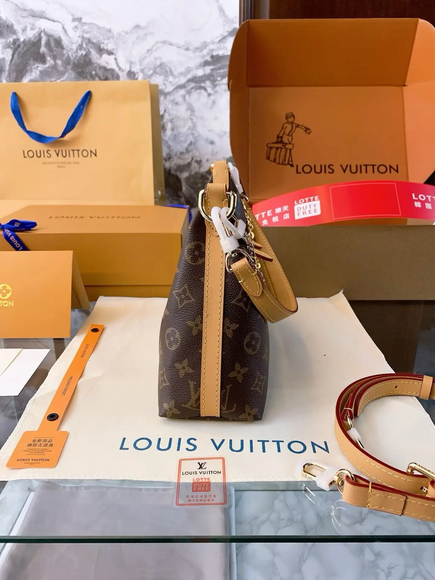 LV Monogram Hobo Shoulder Bag D32518043 — view 5