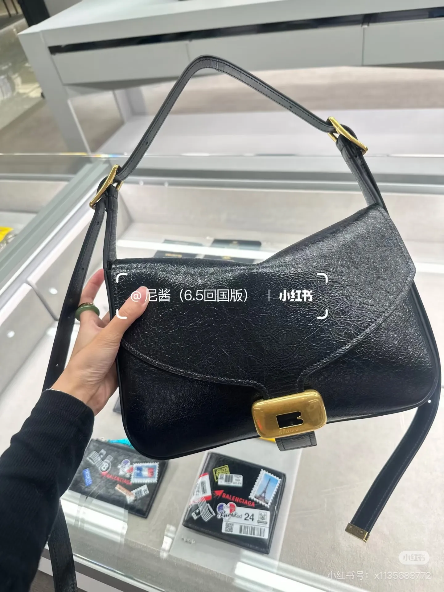 Balenciaga Clicca Shoulder Bag D40017922