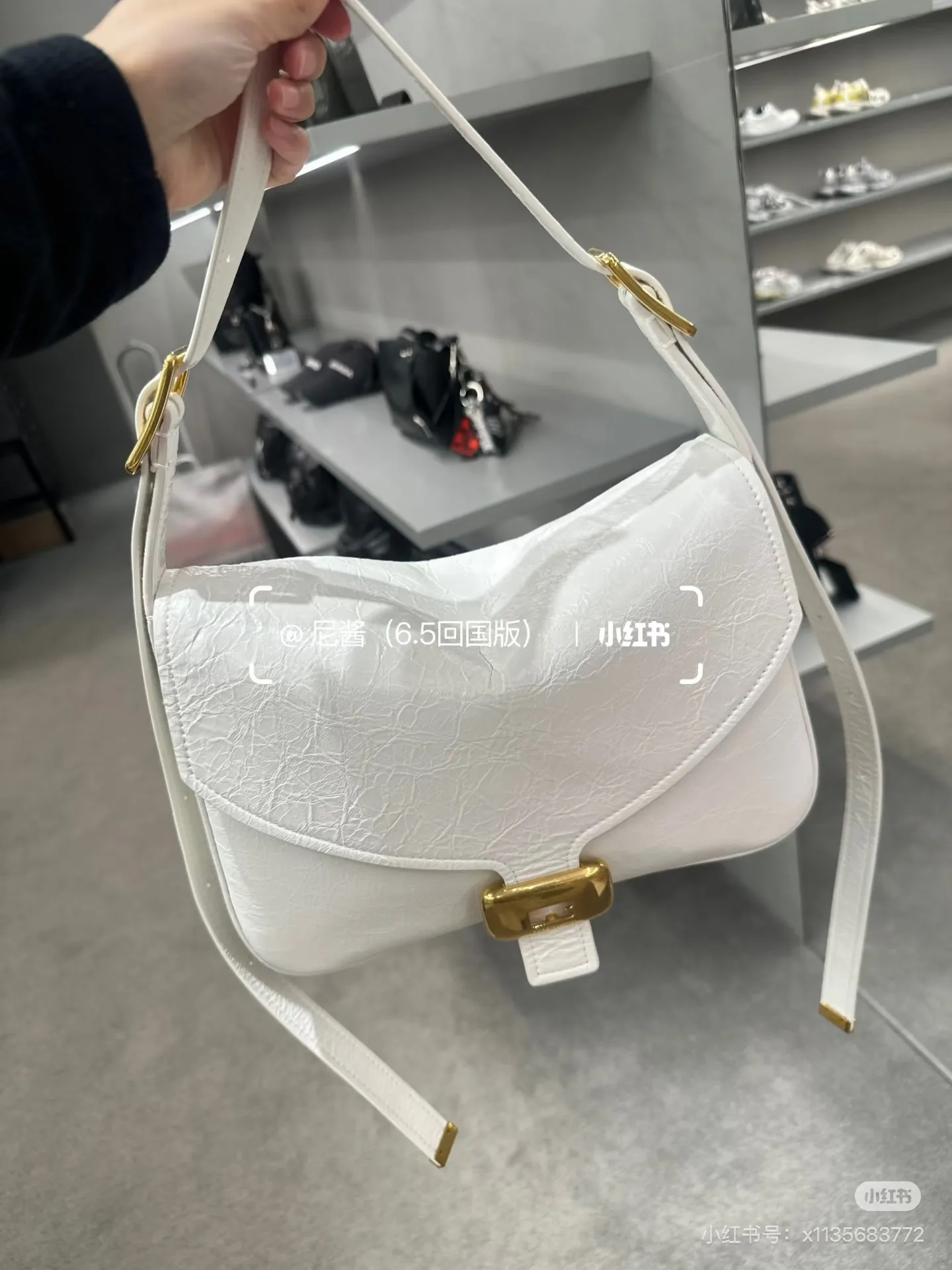 Balenciaga Clicca Shoulder Bag D40017922 — view 2