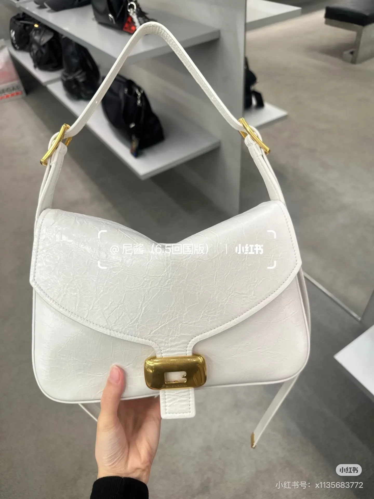 Balenciaga Clicca Shoulder Bag D40017922 — view 3