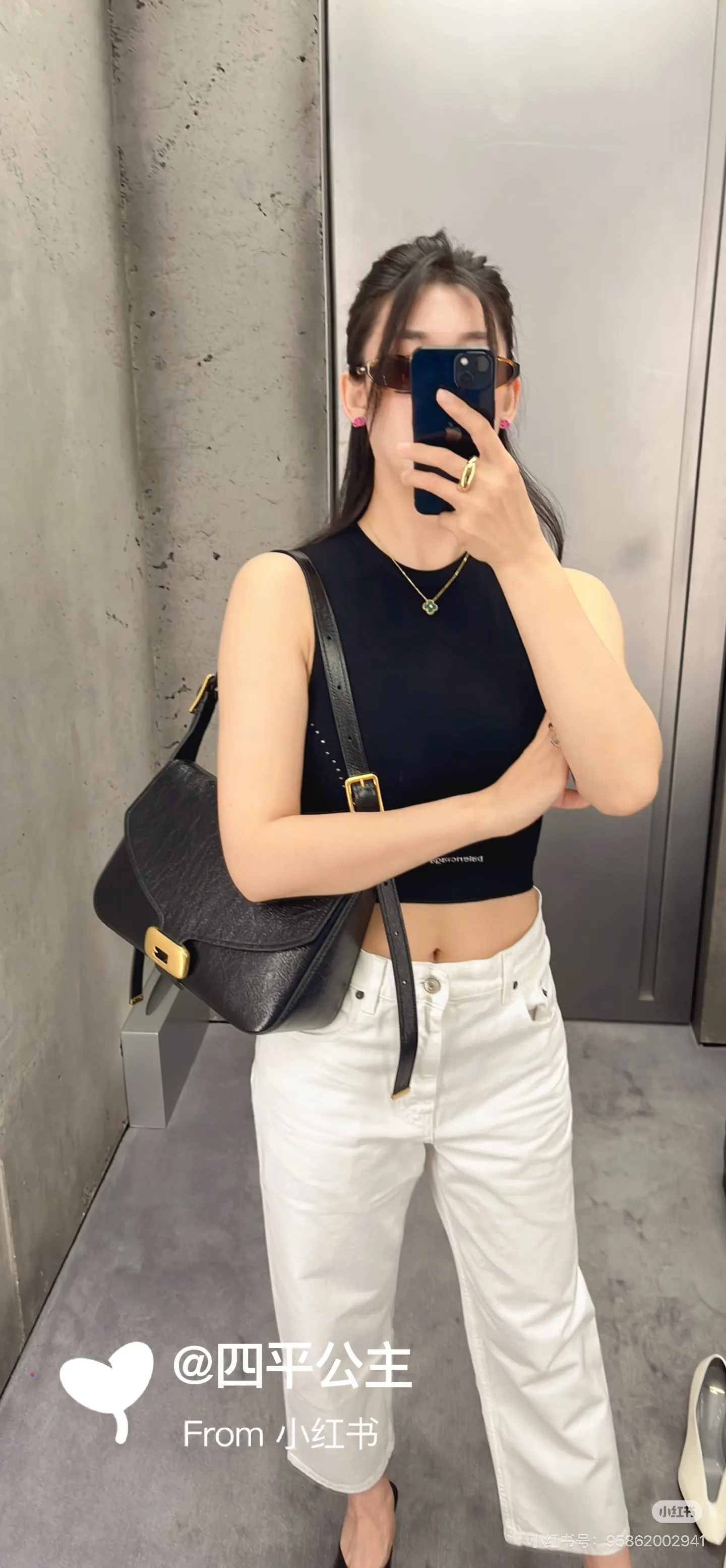 Balenciaga Clicca Shoulder Bag D40017922 — view 4